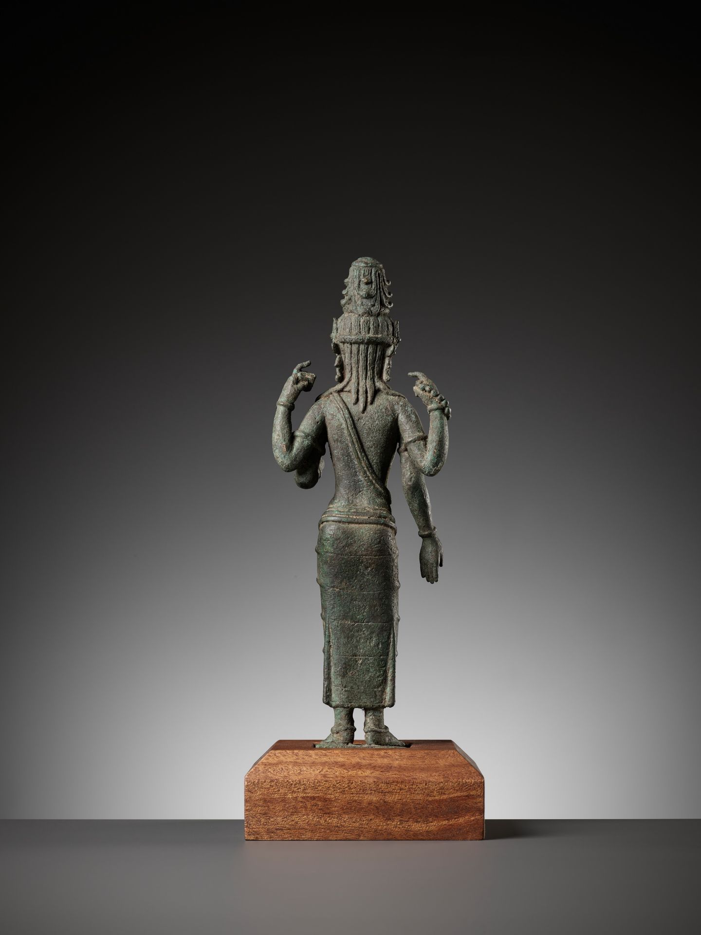 A RARE BRONZE FIGURE OF AVALOKITESHVARA, SRIVIJAYA PERIOD - Bild 13 aus 13