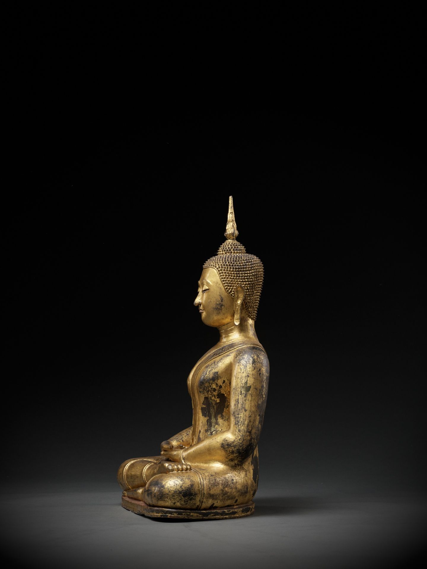 A MAGNIFICENT GILT BRONZE FIGURE OF BUDDHA, SUKHOTHAI - Bild 7 aus 12