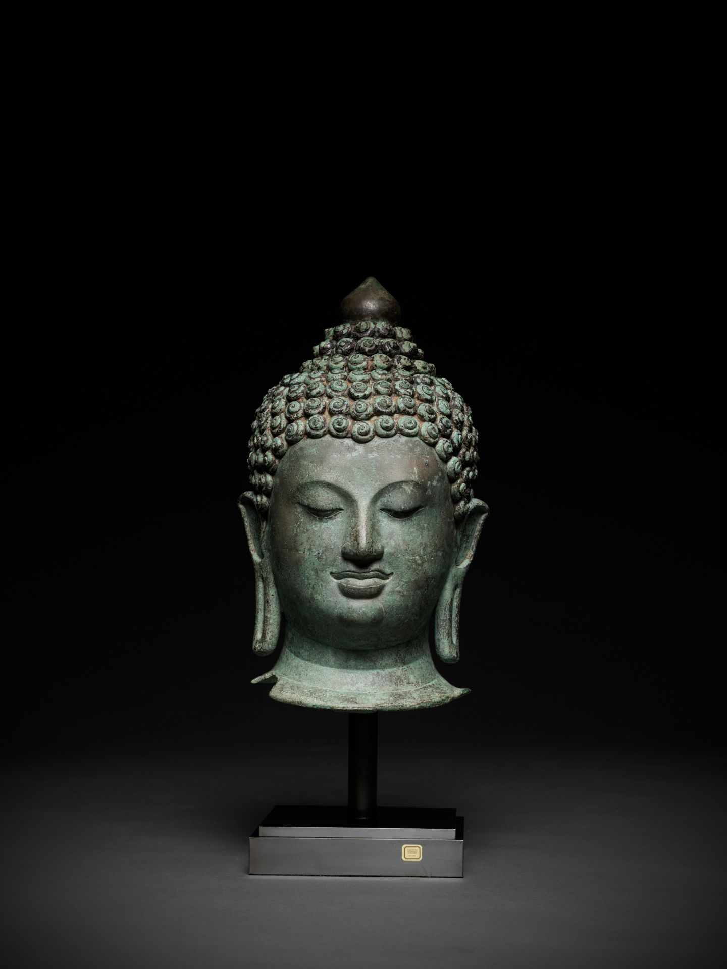 A MONUMENTAL BRONZE HEAD OF BUDDHA, CHIENG SEN STYLE - Bild 2 aus 15