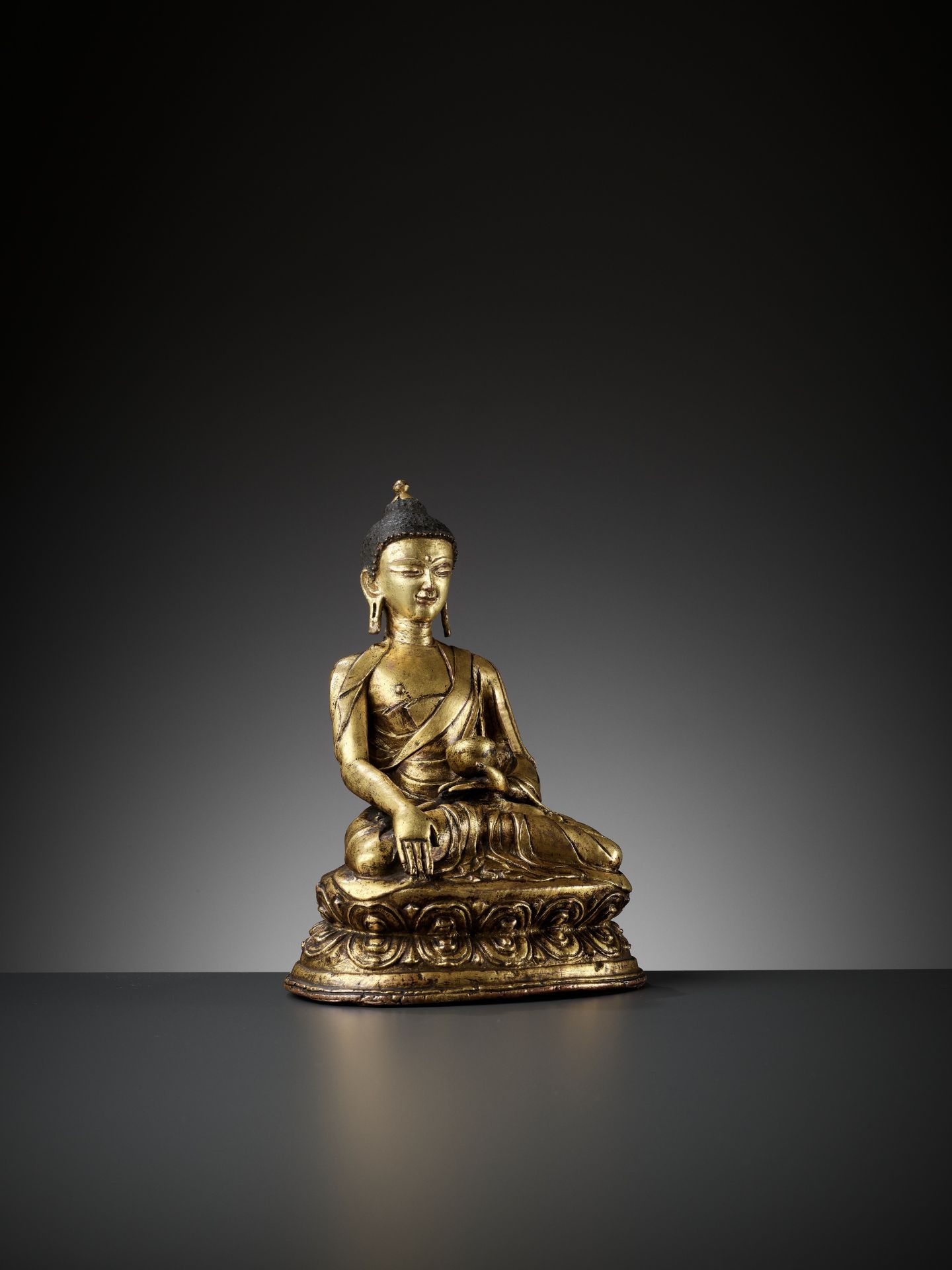 A GILT COPPER ALLOY FIGURE OF BUDDHA, 11TH-12TH CENTURY - Image 10 of 17