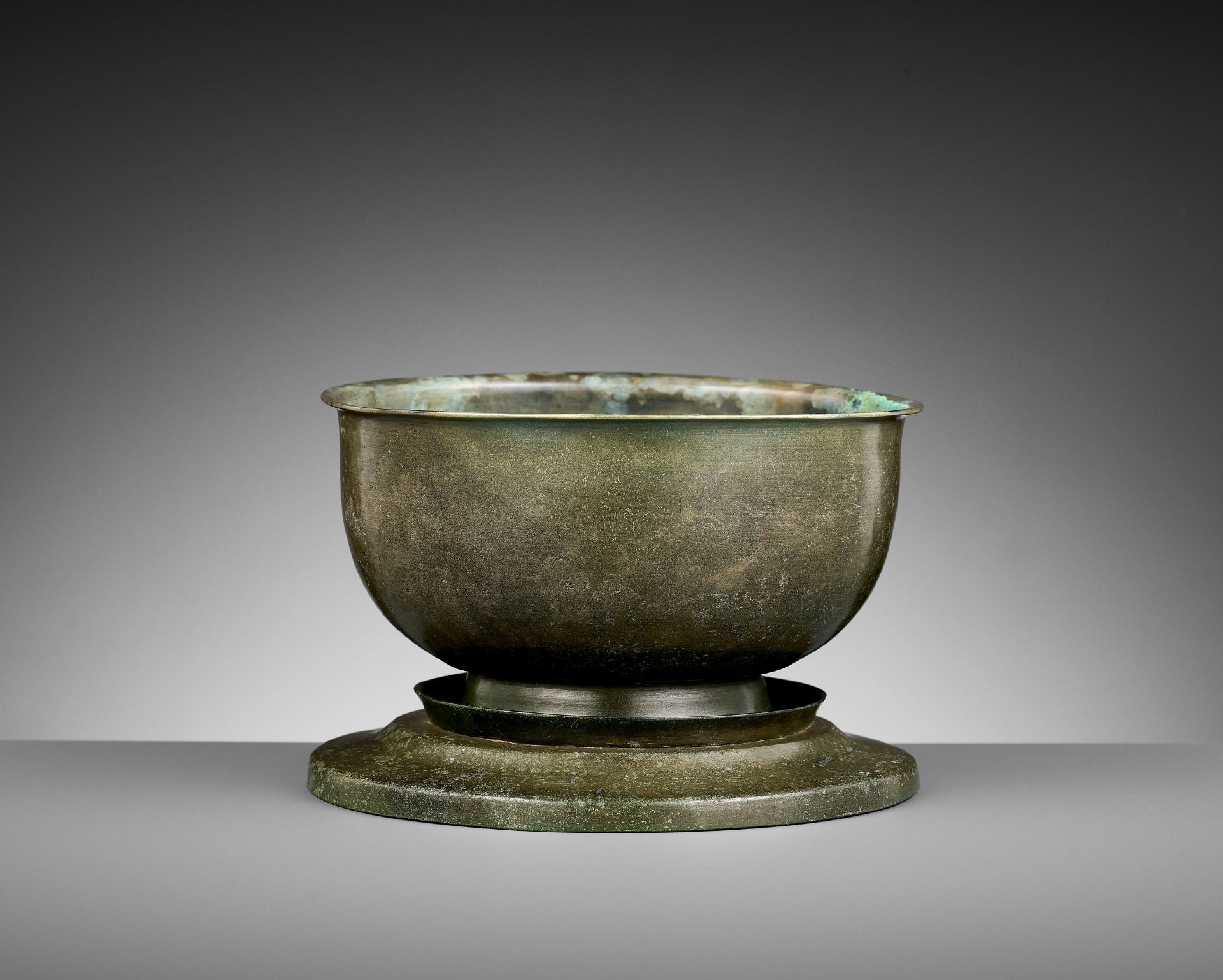 A TWO-PIECE MINIATURE BRONZE STEAMER, XIAN, EASTERN HAN TO THREE KINGDOMS PERIOD - Bild 3 aus 12