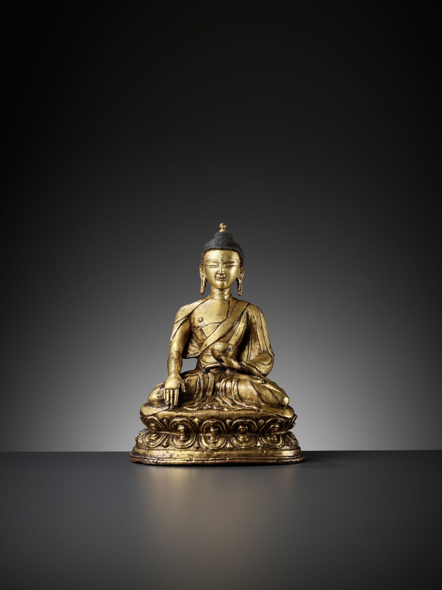 A GILT COPPER ALLOY FIGURE OF BUDDHA, 11TH-12TH CENTURY - Image 11 of 17