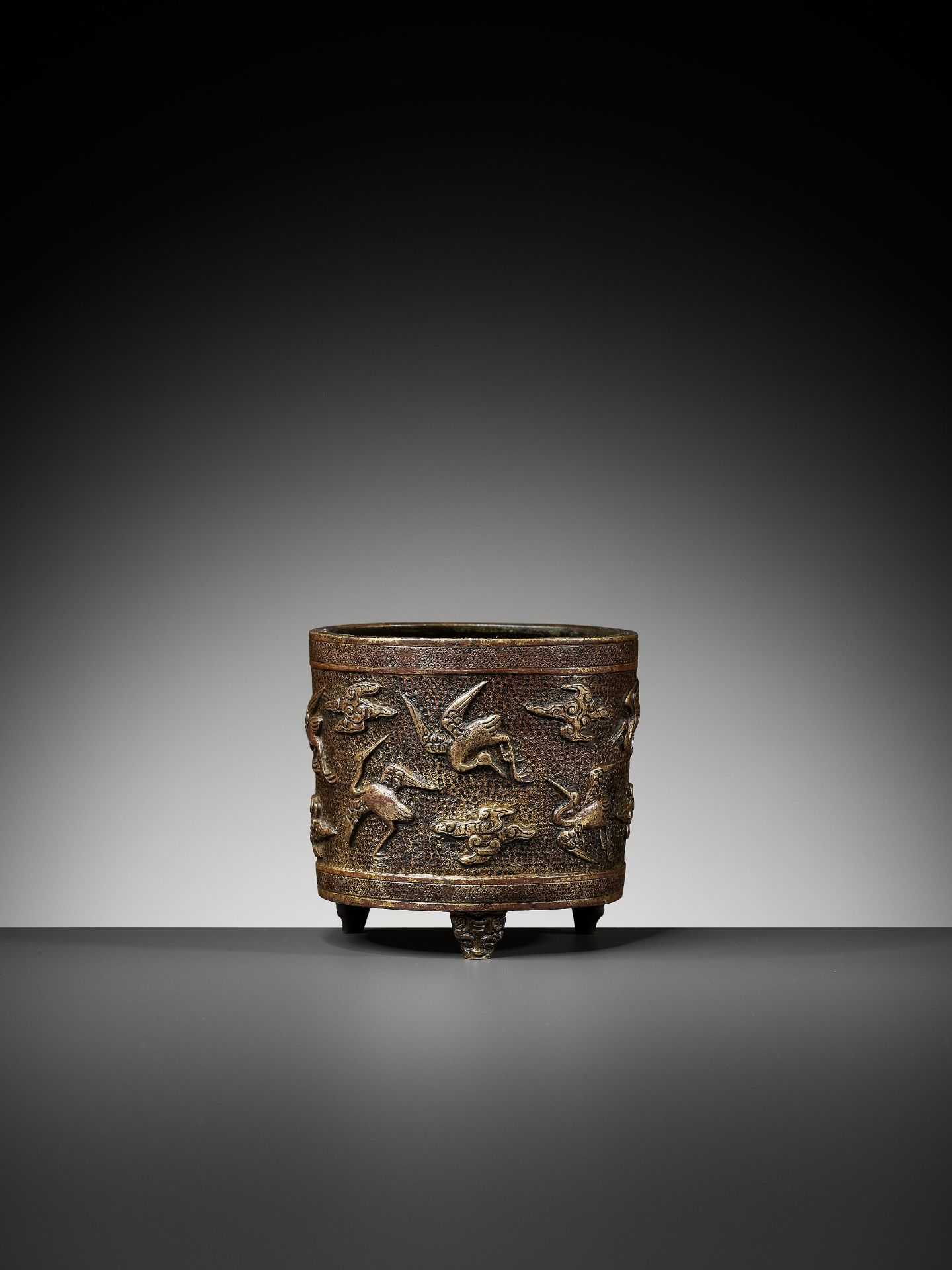 A HU WENMING PARCEL-GILT TRIPOD CENSER, MING DYNASTY - Bild 11 aus 15