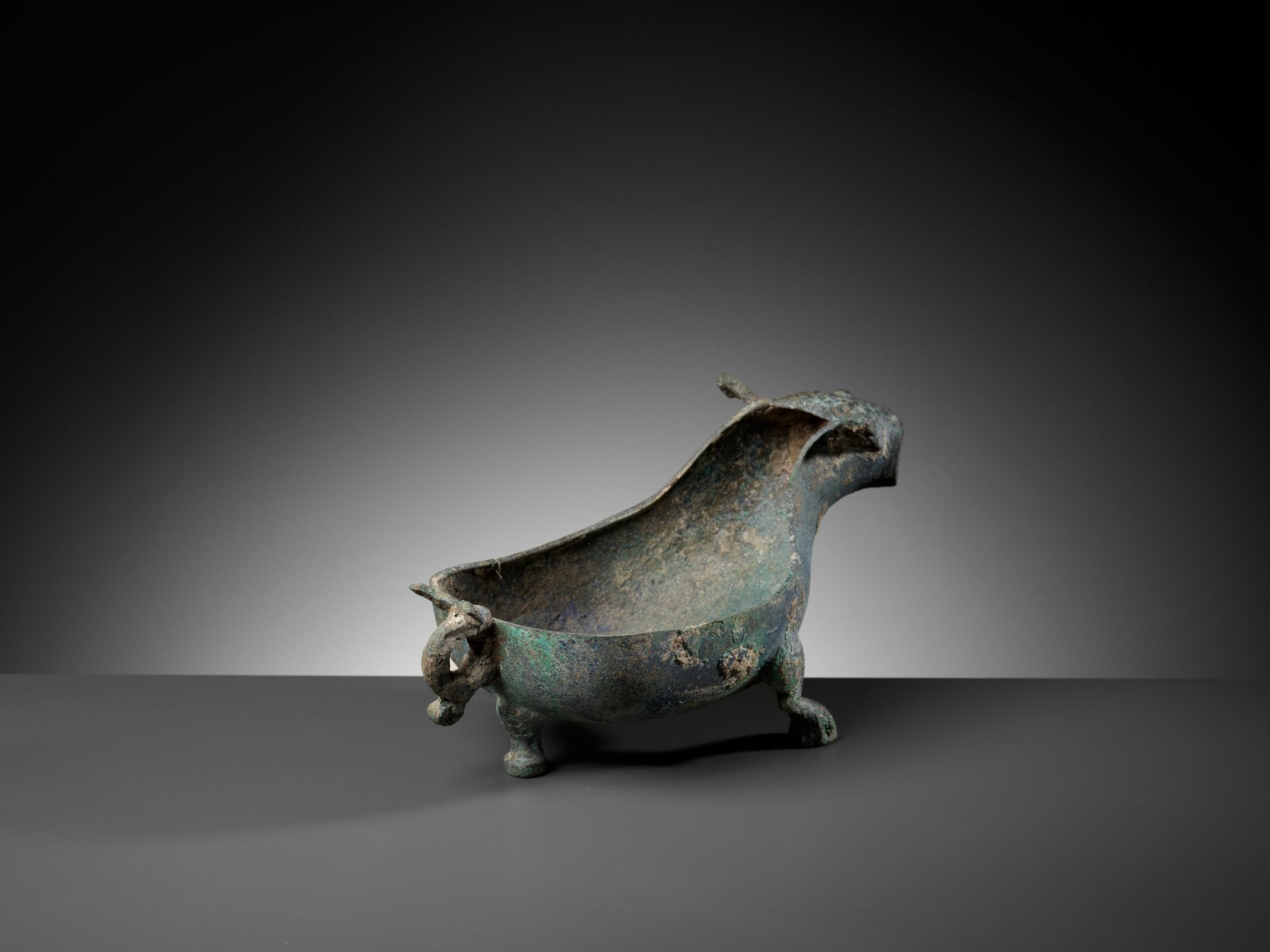 A RARE BRONZE 'ROARING BULL' POURING VESSEL, YI, SPRING AND AUTUMN PERIOD - Image 10 of 13