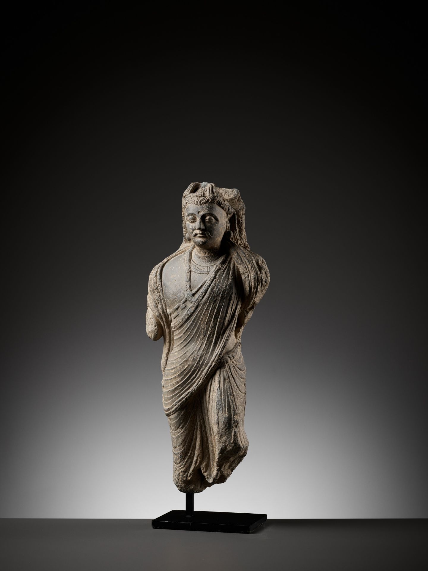 A SCHIST FIGURE OF MAITREYA, KUSHAN PERIOD - Bild 9 aus 9