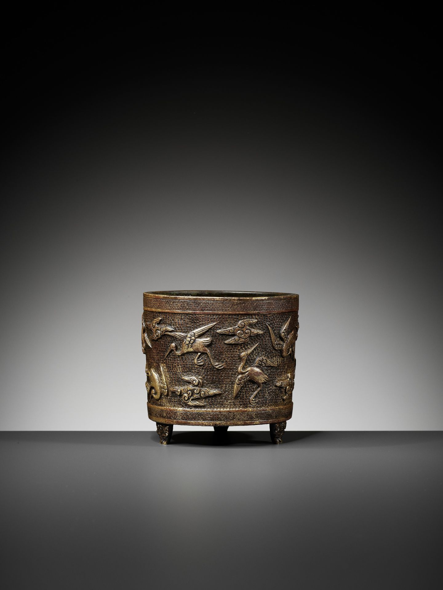 A HU WENMING PARCEL-GILT TRIPOD CENSER, MING DYNASTY - Bild 6 aus 15