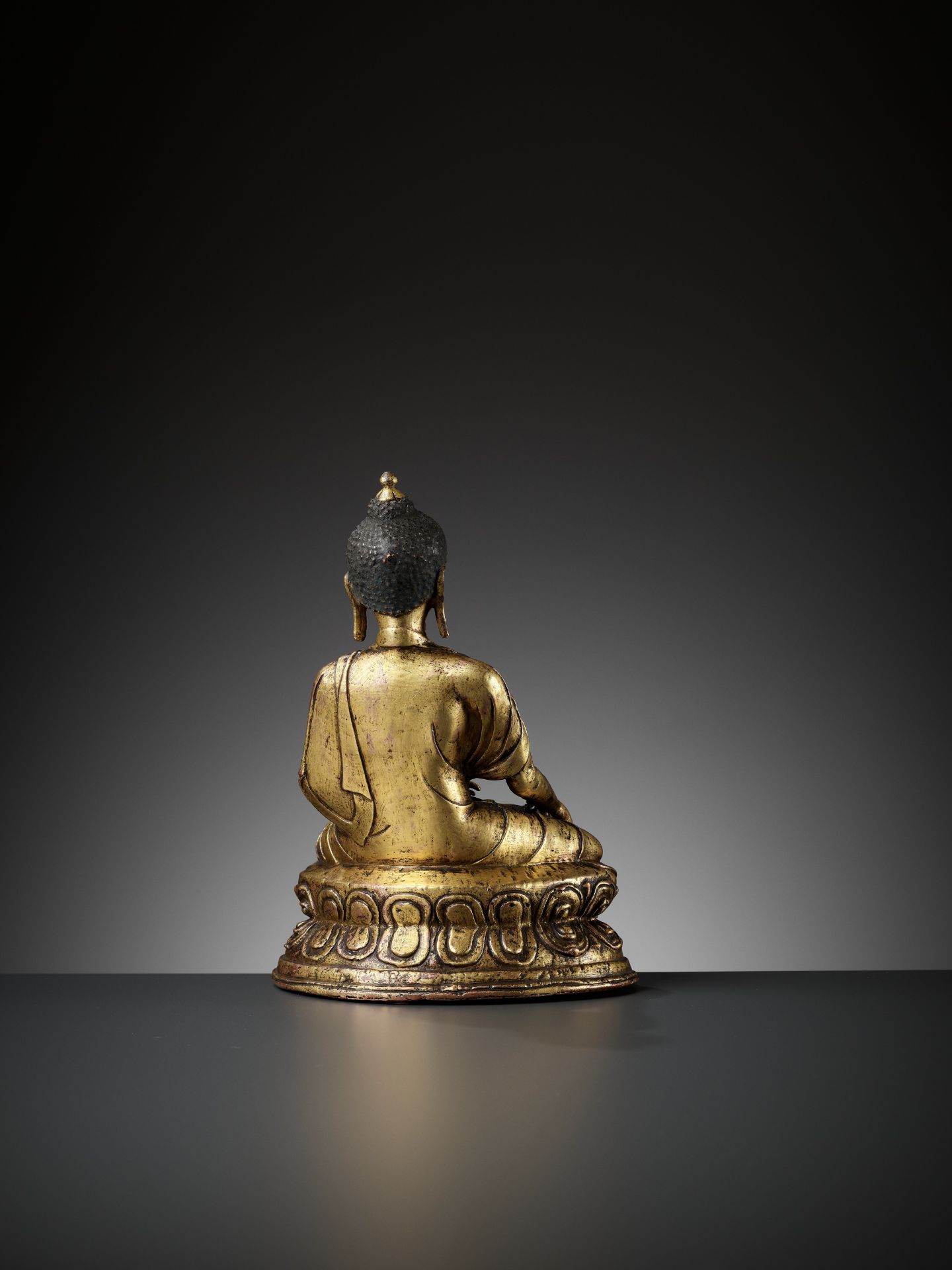 A GILT COPPER ALLOY FIGURE OF BUDDHA, 11TH-12TH CENTURY - Image 8 of 17