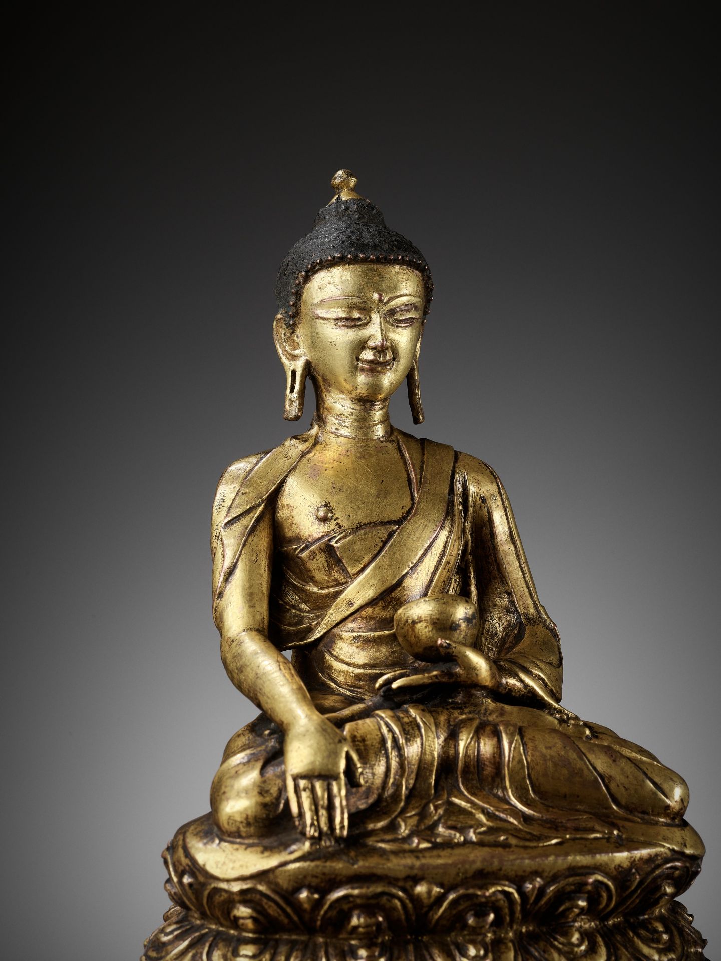 A GILT COPPER ALLOY FIGURE OF BUDDHA, 11TH-12TH CENTURY