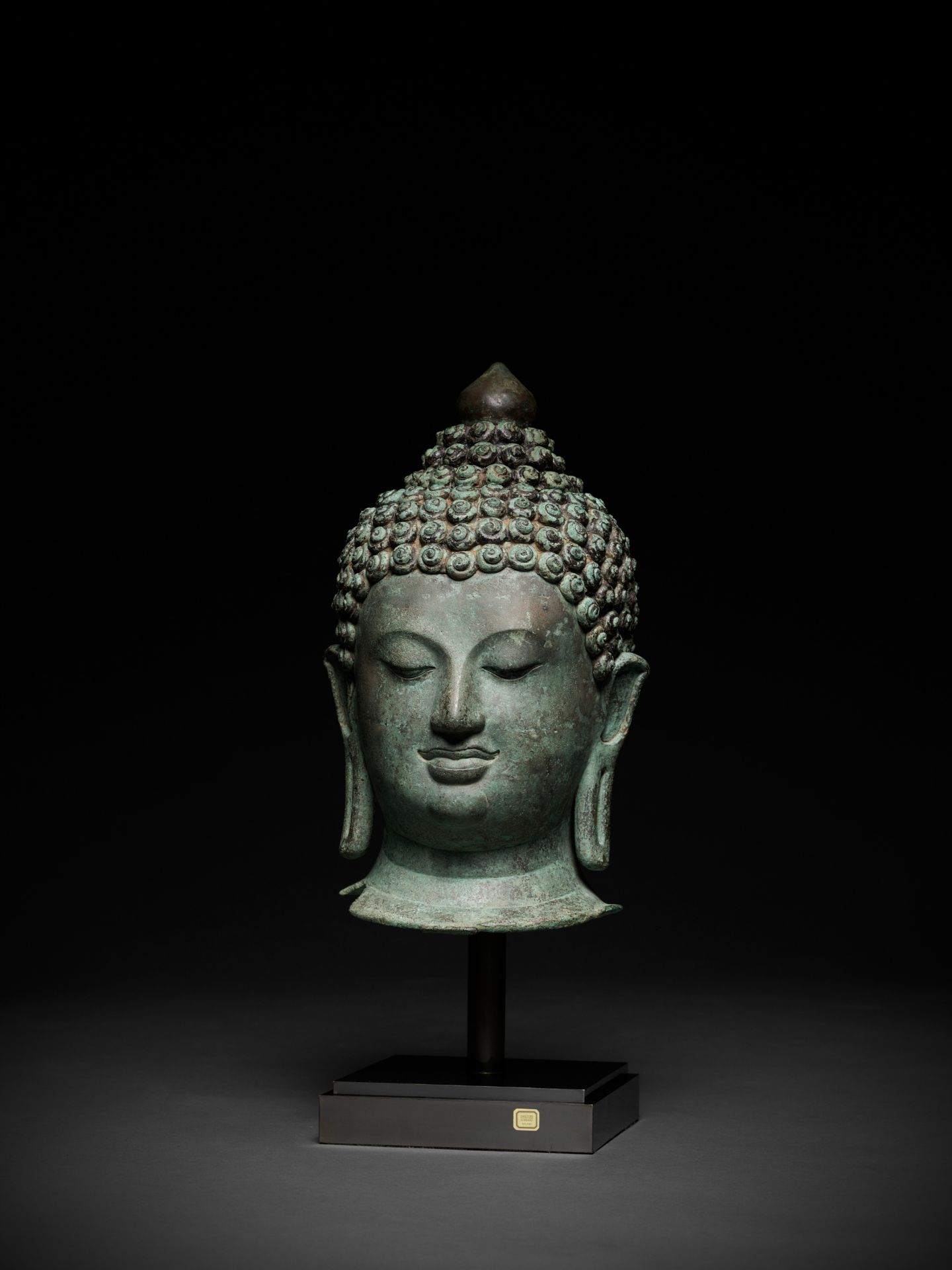 A MONUMENTAL BRONZE HEAD OF BUDDHA, CHIENG SEN STYLE - Bild 15 aus 15