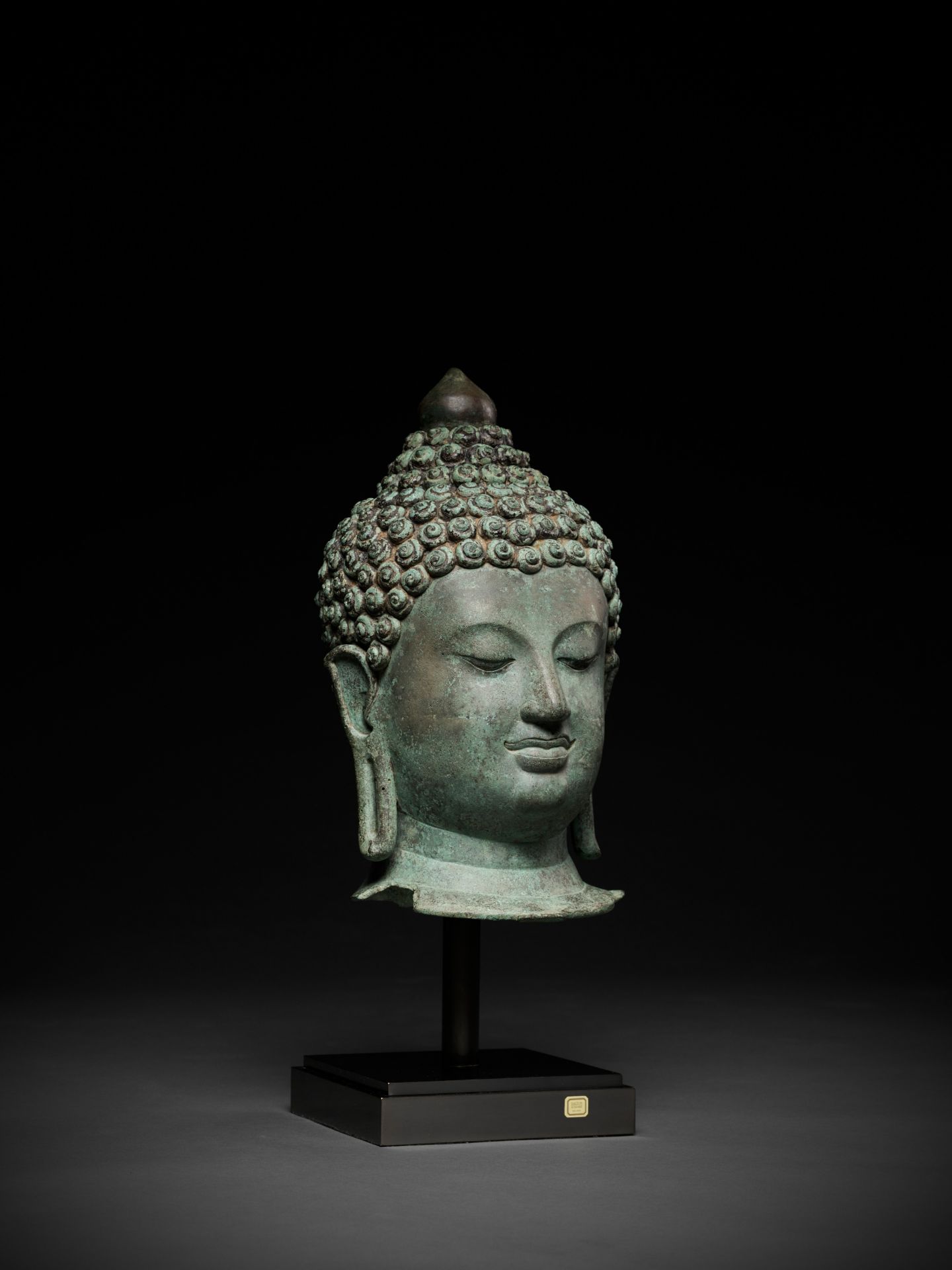 A MONUMENTAL BRONZE HEAD OF BUDDHA, CHIENG SEN STYLE - Bild 10 aus 15