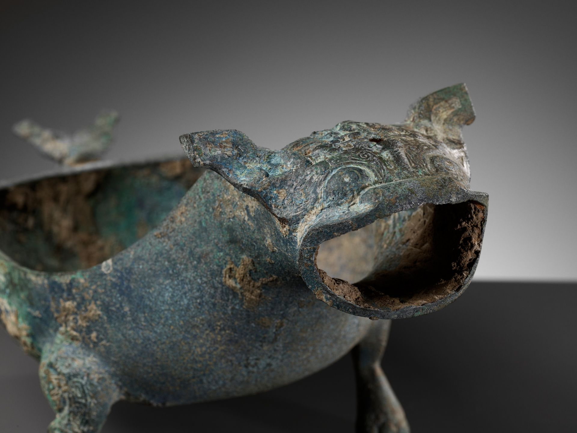 A RARE BRONZE 'ROARING BULL' POURING VESSEL, YI, SPRING AND AUTUMN PERIOD - Image 2 of 13