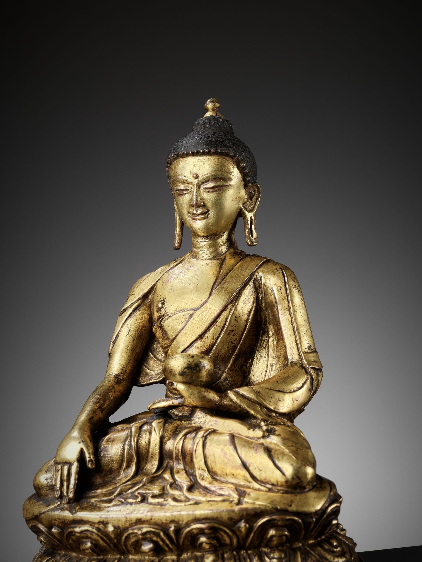A GILT COPPER ALLOY FIGURE OF BUDDHA, 11TH-12TH CENTURY - Image 16 of 17