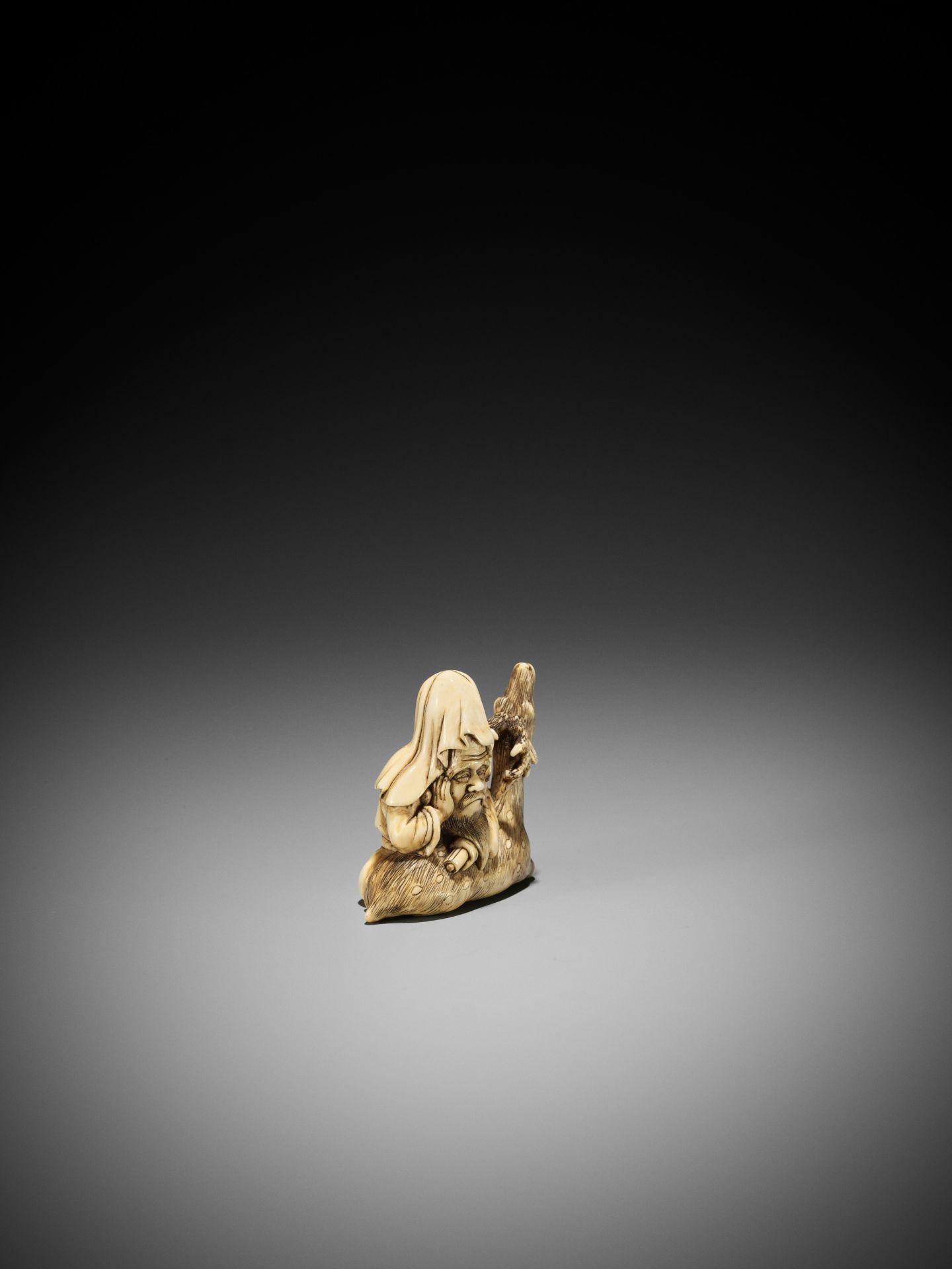 A FINE KYOTO SCHOOL IVORY NETSUKE OF JUROJIN AND HIS DEER - Bild 8 aus 13