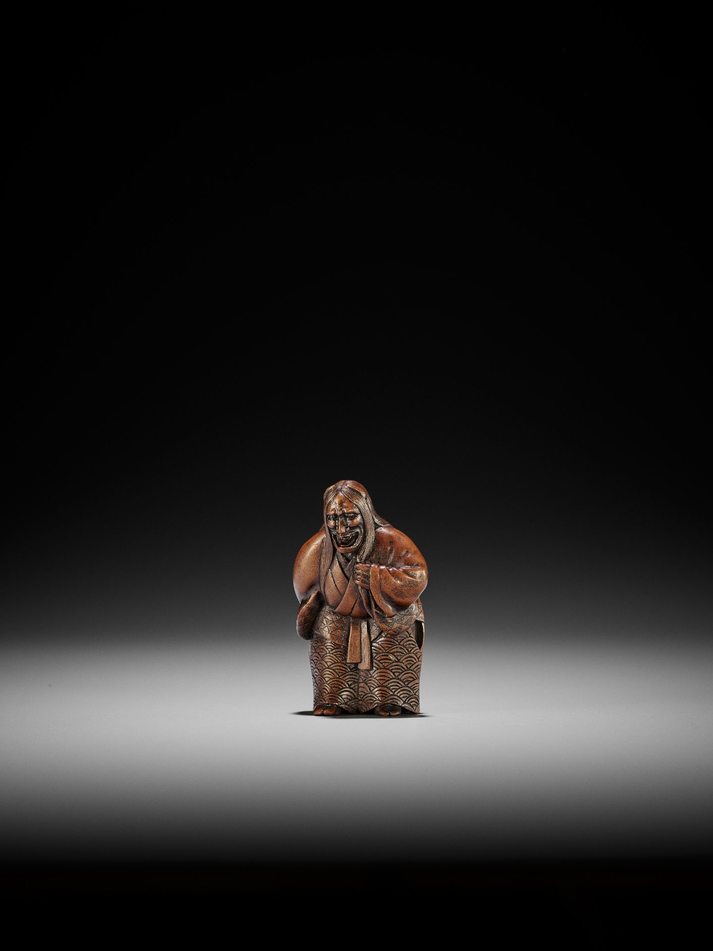 A POWERFUL WOOD NETSUKE OF KIYOHIME - Bild 3 aus 8