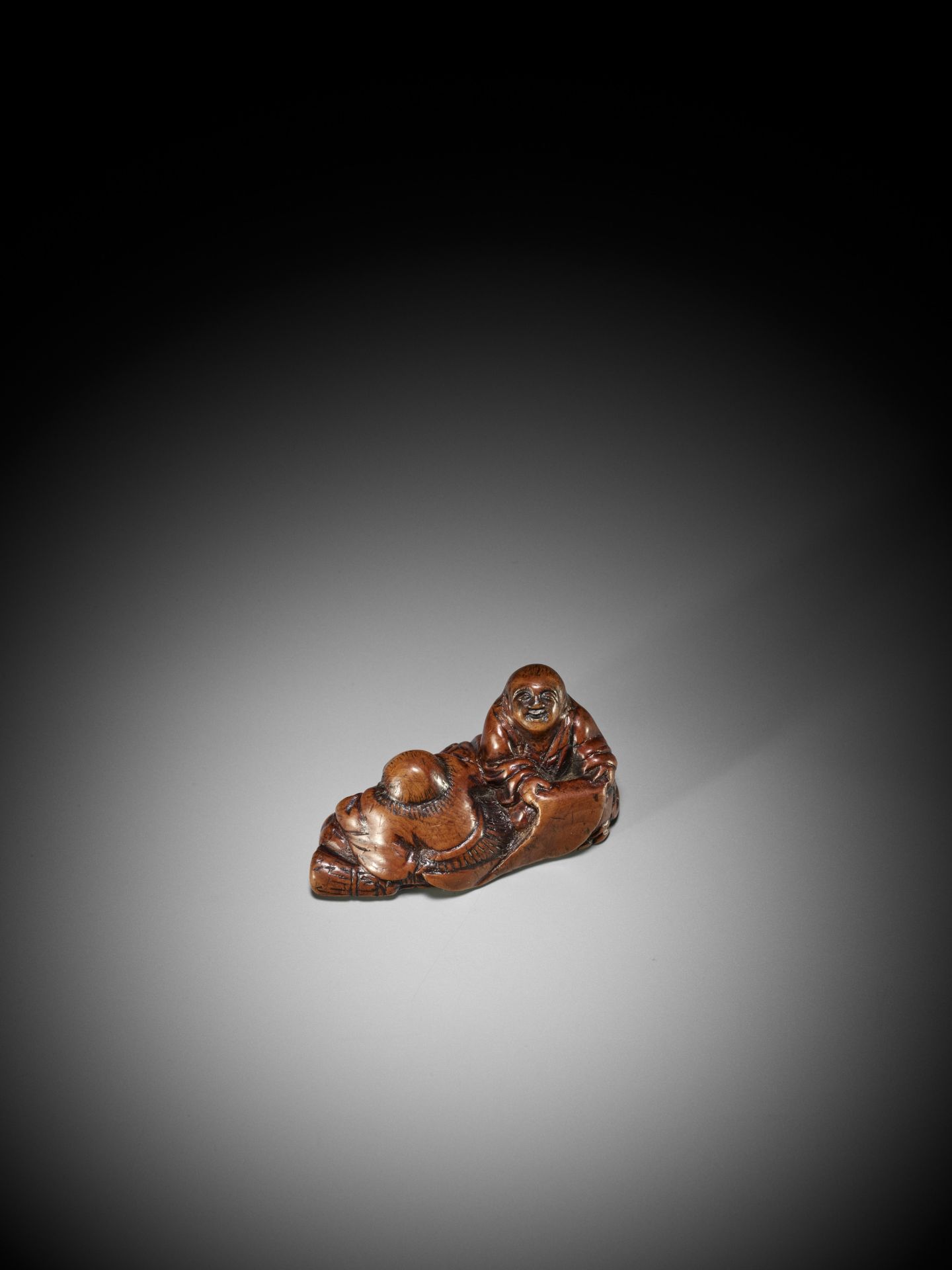 A WOOD NETSUKE OF KANZAN AND JITTOKU - Bild 4 aus 12