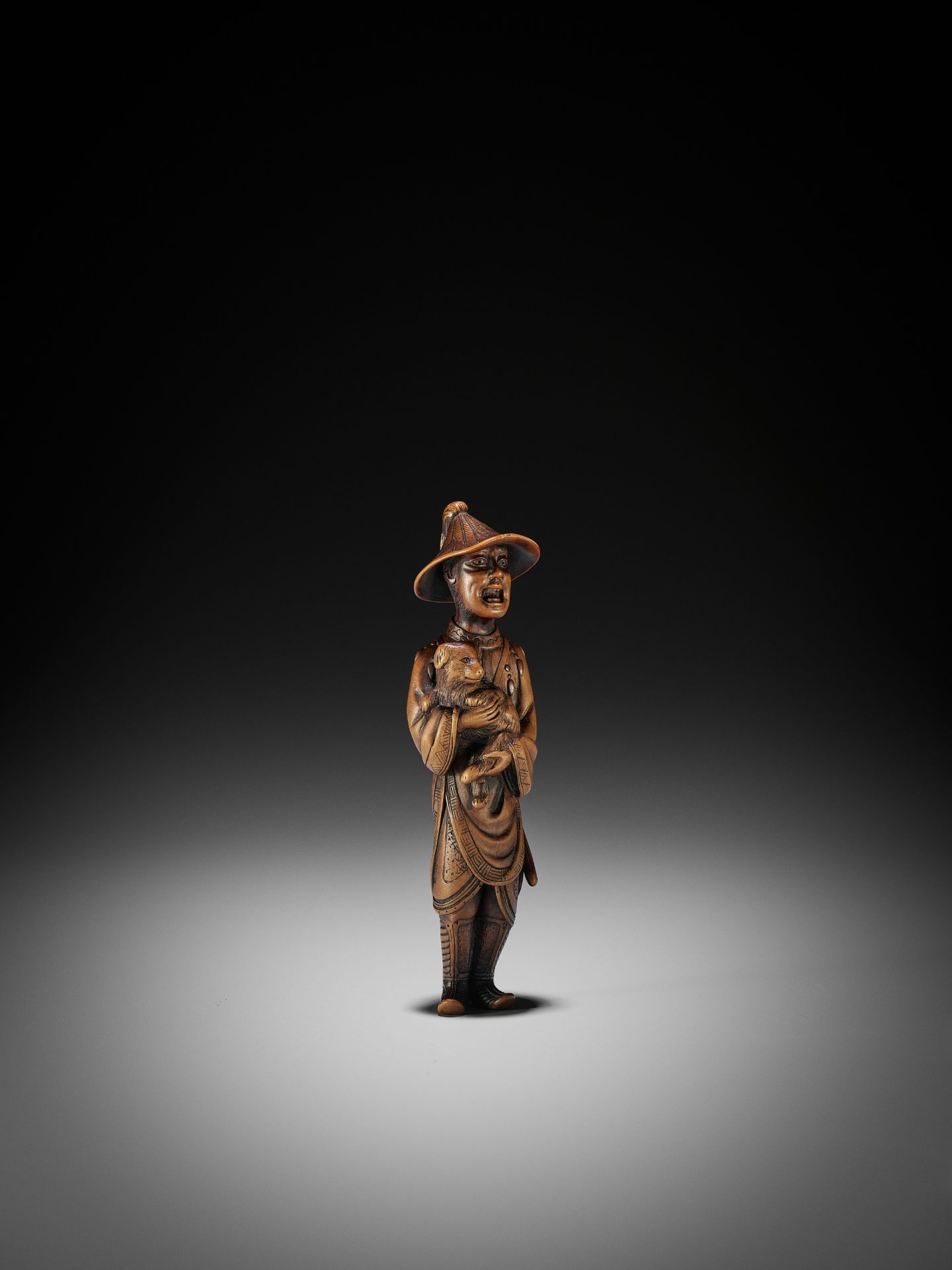 A VERY LARGE AND SUPERB WOOD NETSUKE OF A FOREIGNER WITH DOG - Bild 16 aus 19