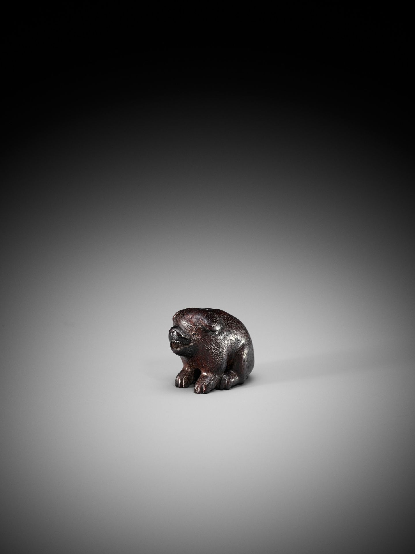 RANICHI: A DARK WOOD NETSUKE OF A PUPPY - Bild 4 aus 9