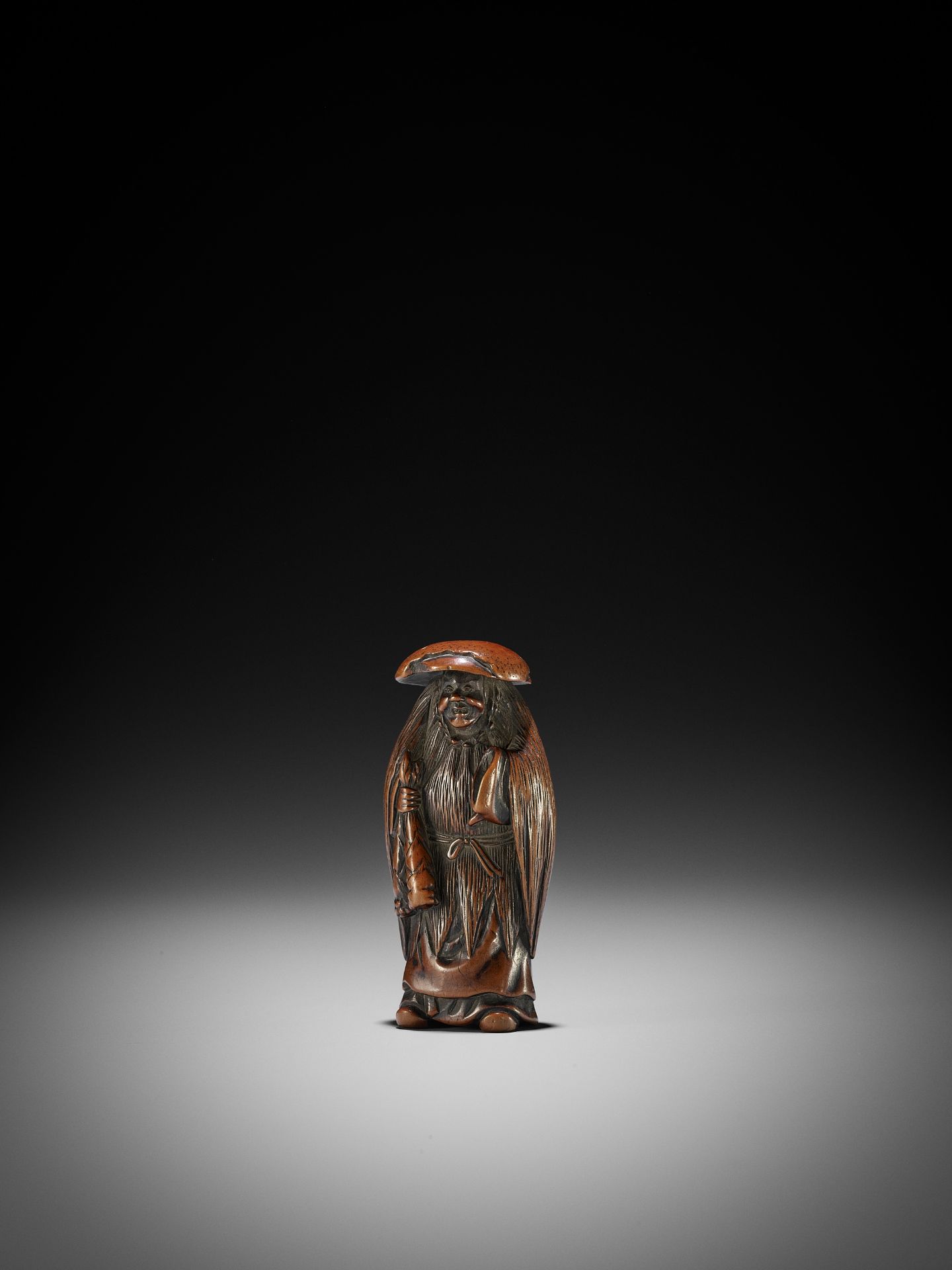 A LARGE WOOD NETSUKE OF MOSO - Bild 2 aus 12