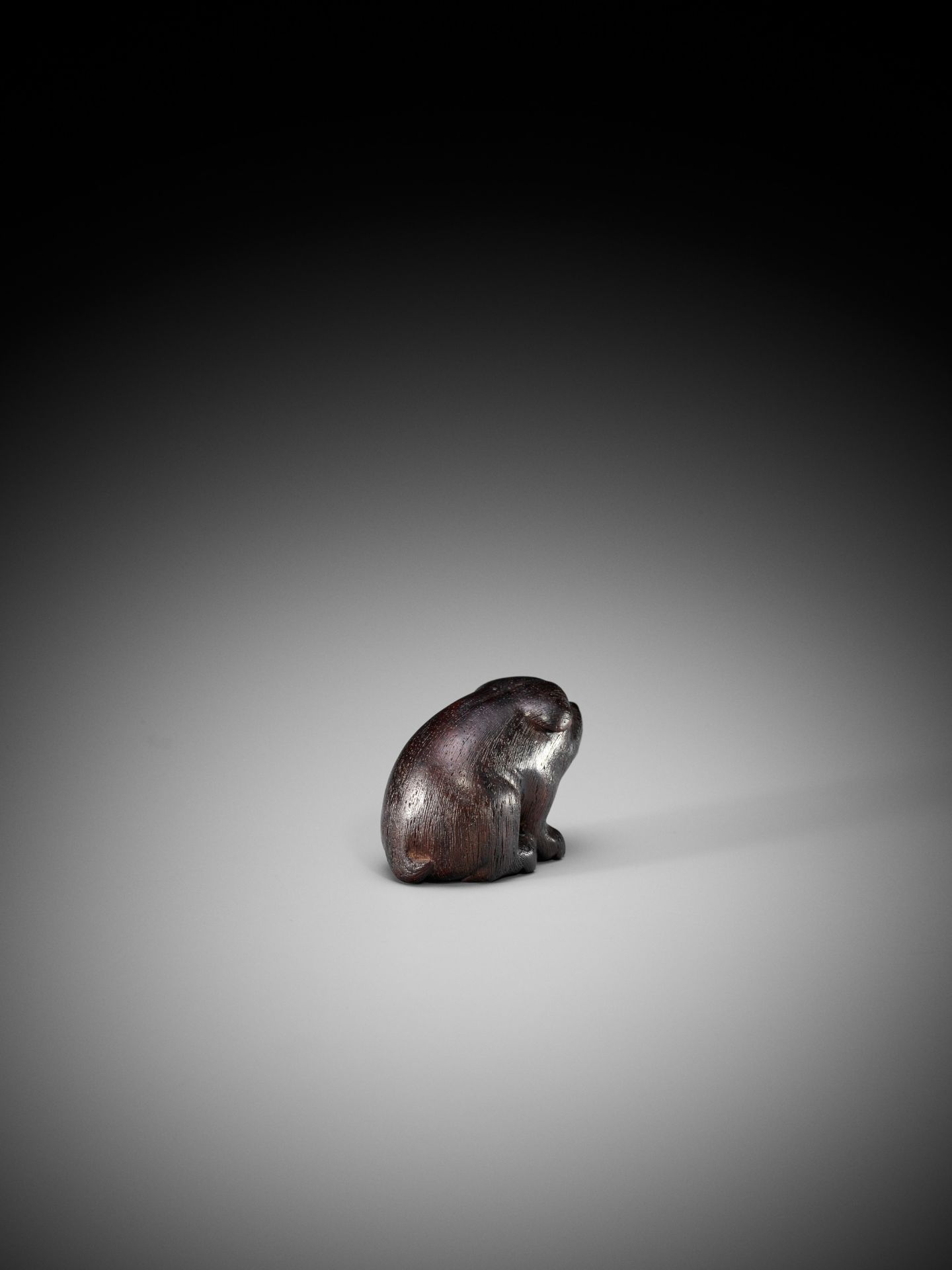 RANICHI: A DARK WOOD NETSUKE OF A PUPPY - Bild 7 aus 9