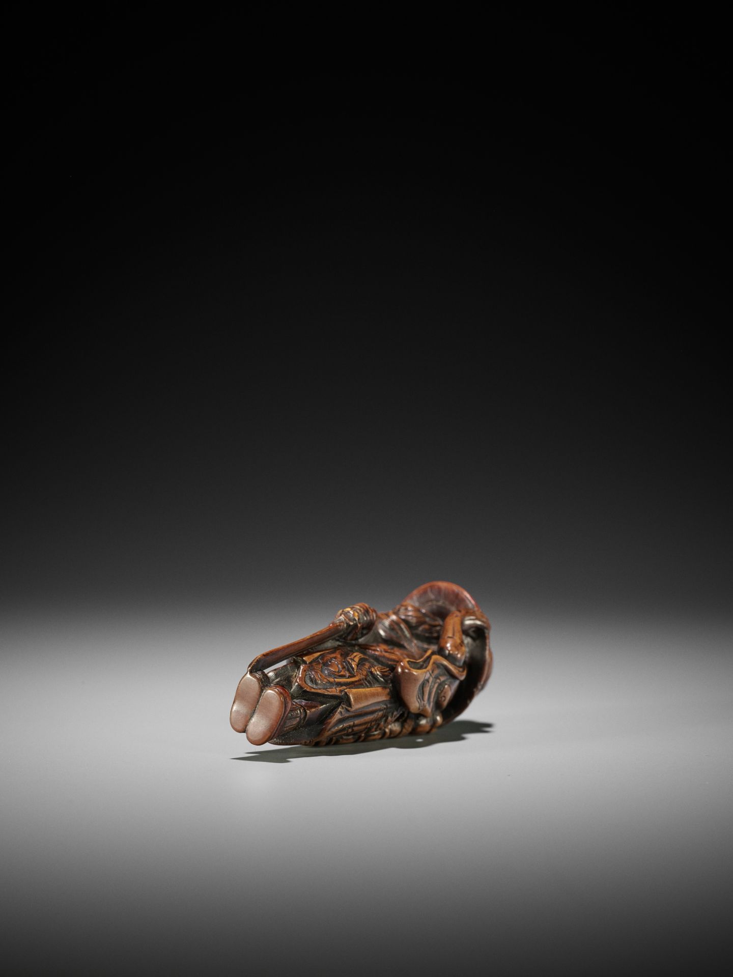 MITSUHARU: A SUPERB WOOD NETSUKE OF SHOKI AND ONI - Bild 10 aus 12