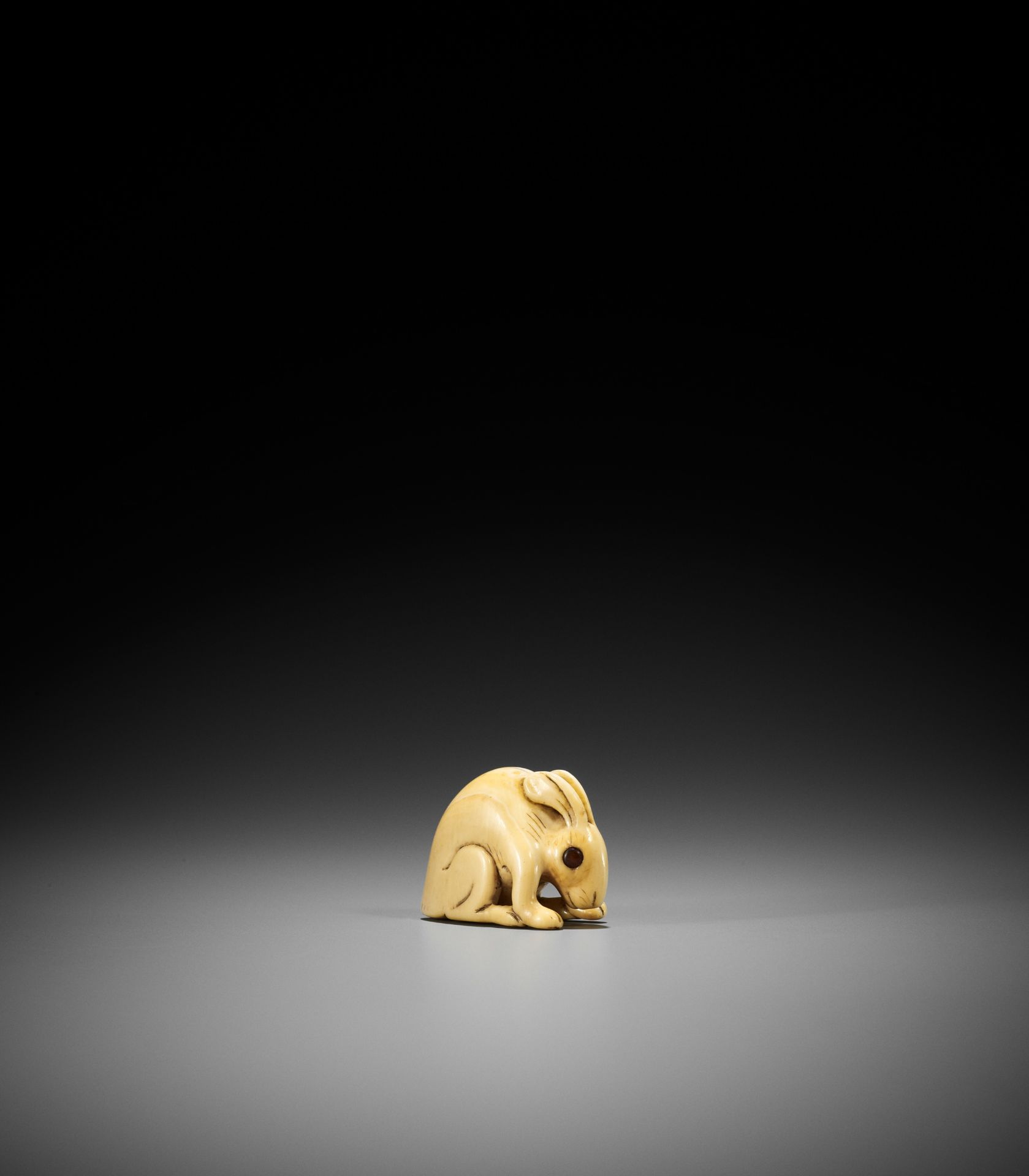 A KYOTO SCHOOL IVORY NETSUKE OF A HARE - Bild 7 aus 9