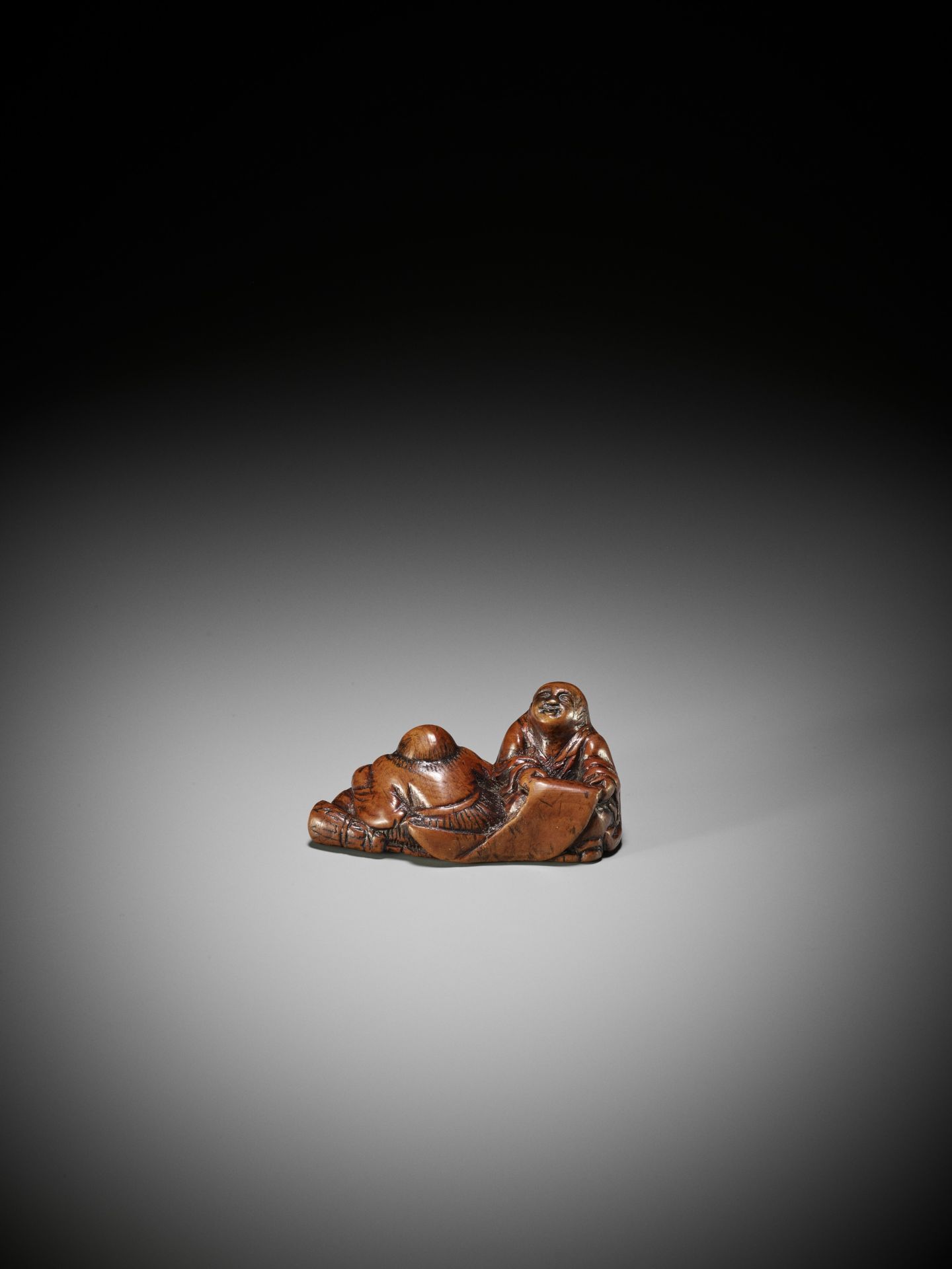 A WOOD NETSUKE OF KANZAN AND JITTOKU - Bild 6 aus 12