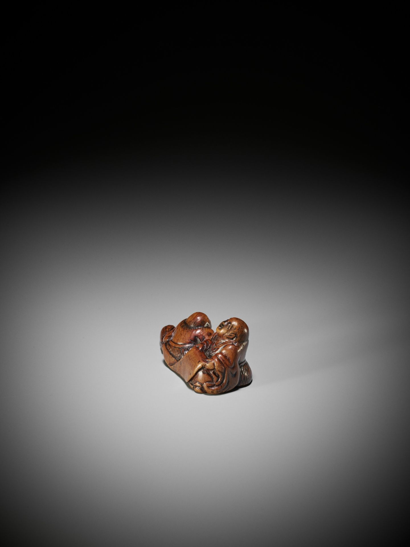 A WOOD NETSUKE OF KANZAN AND JITTOKU - Bild 8 aus 12