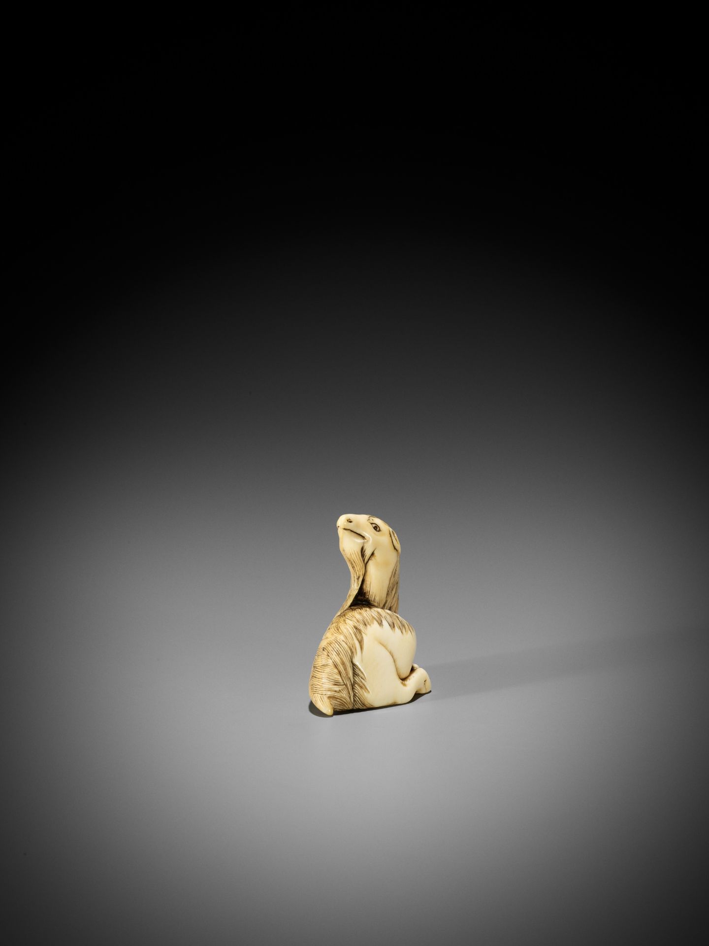 A VERY RARE IVORY NETSUKE OF A KIRIN GOAT, ATTRIBUTED TO MITSUHARU - Bild 8 aus 15