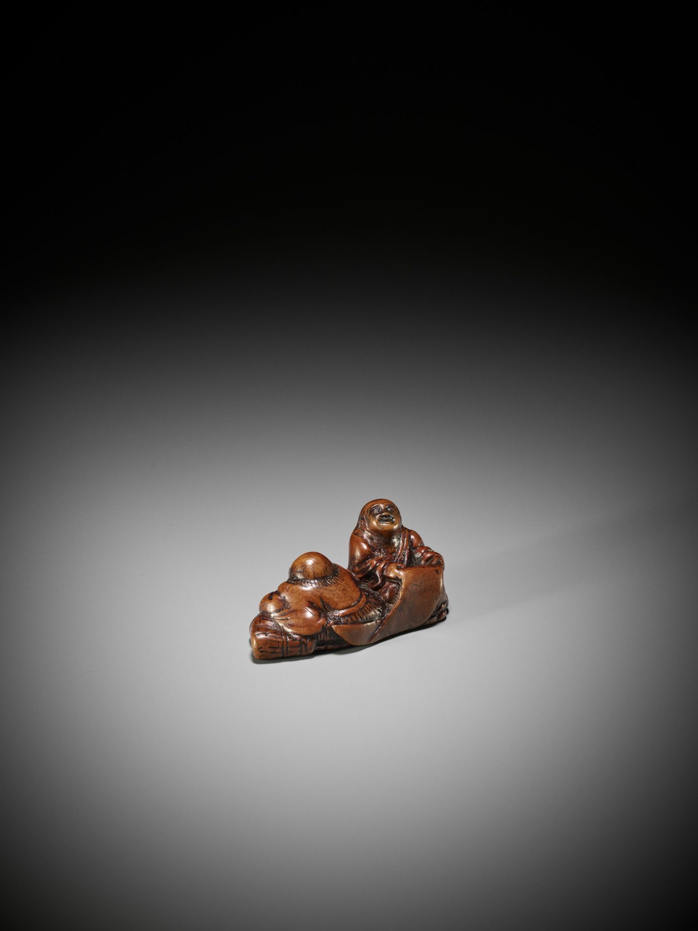 A WOOD NETSUKE OF KANZAN AND JITTOKU - Bild 5 aus 12