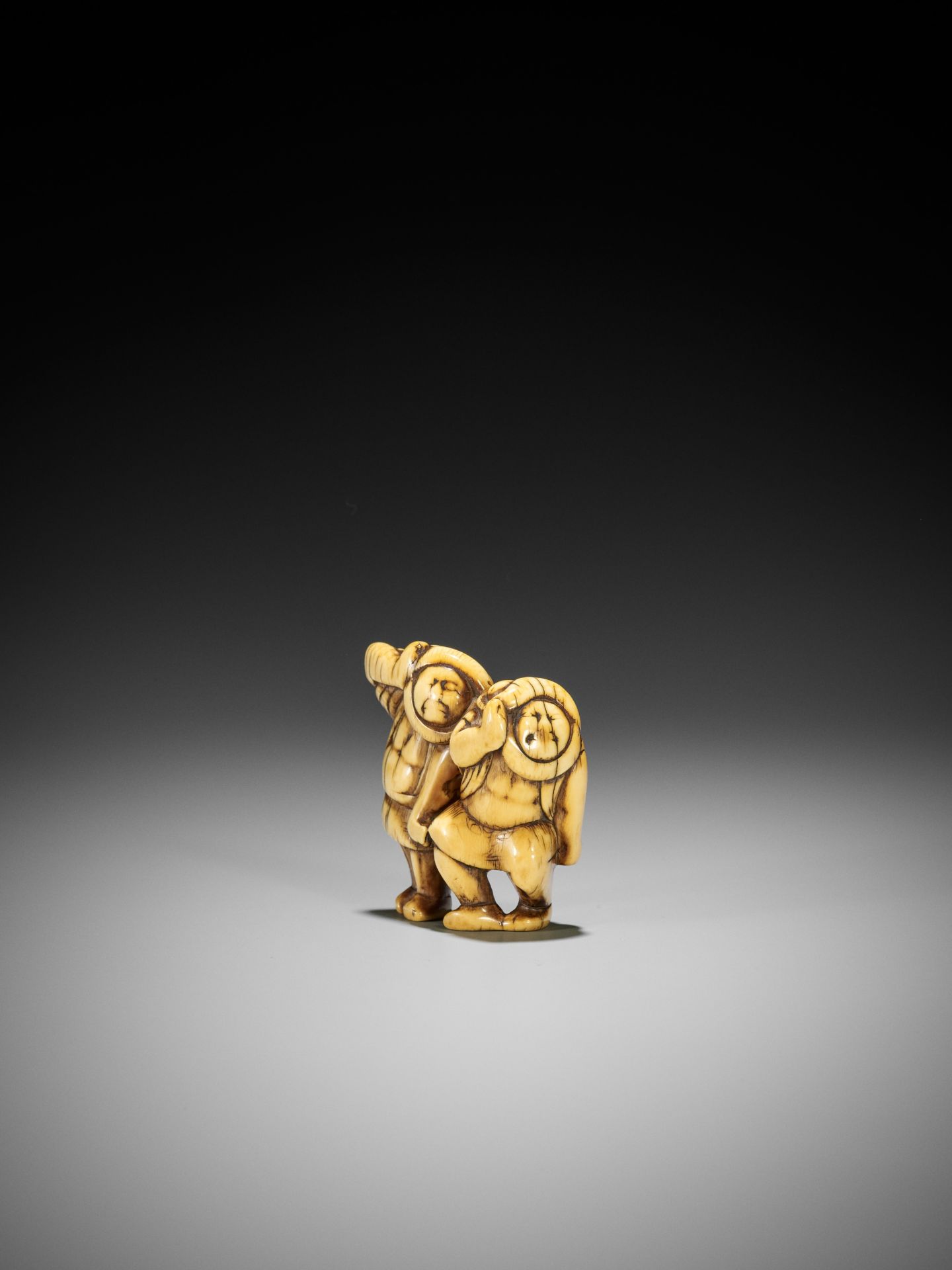 A VERY RARE IVORY NETSUKE OF TWO KOMUSUKE (TOKAIDO ROAD PORTERS) - Image 5 of 10