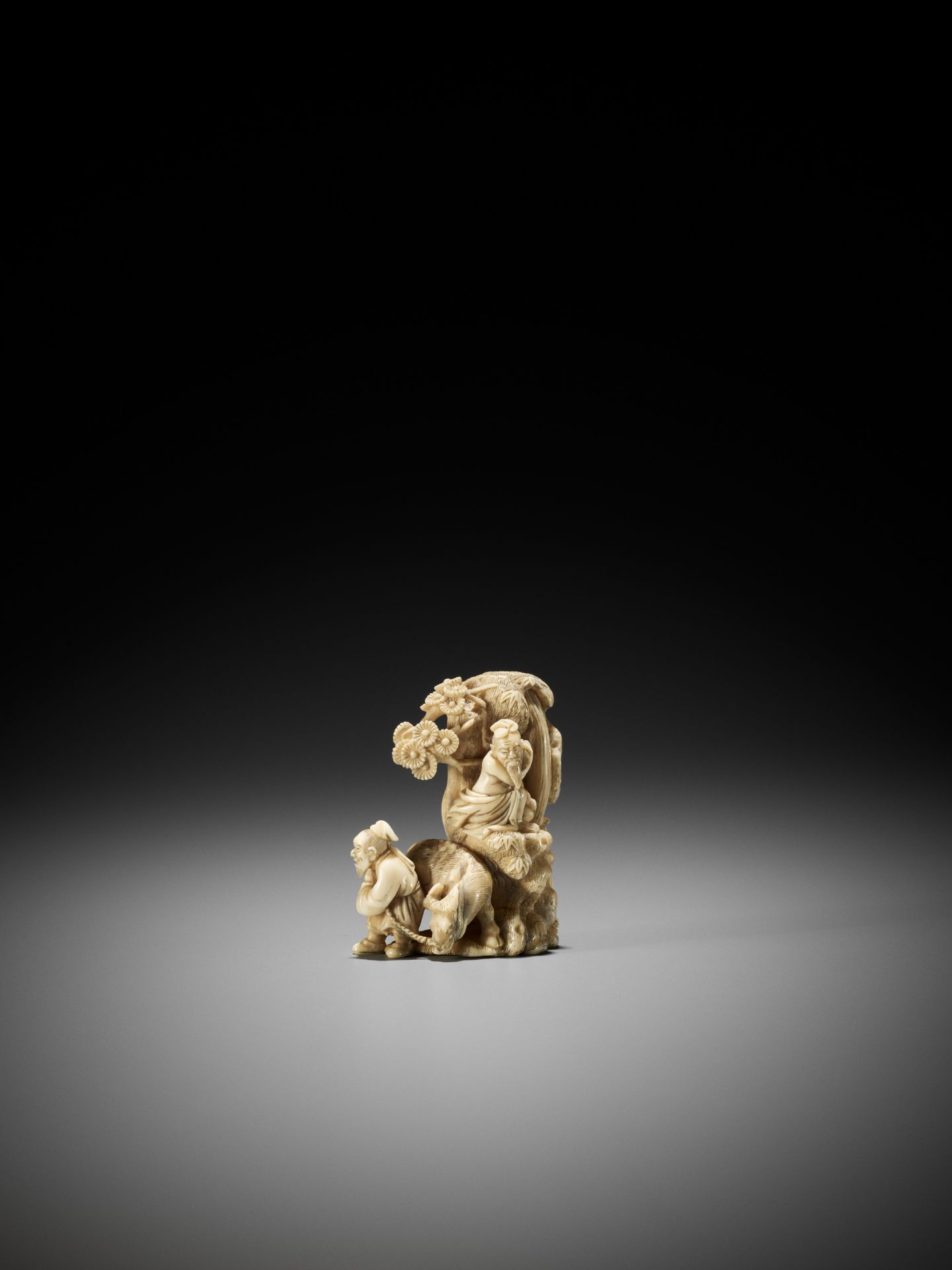 A RARE IVORY NETSUKE OF KYOYU AND SOFU - Bild 4 aus 10