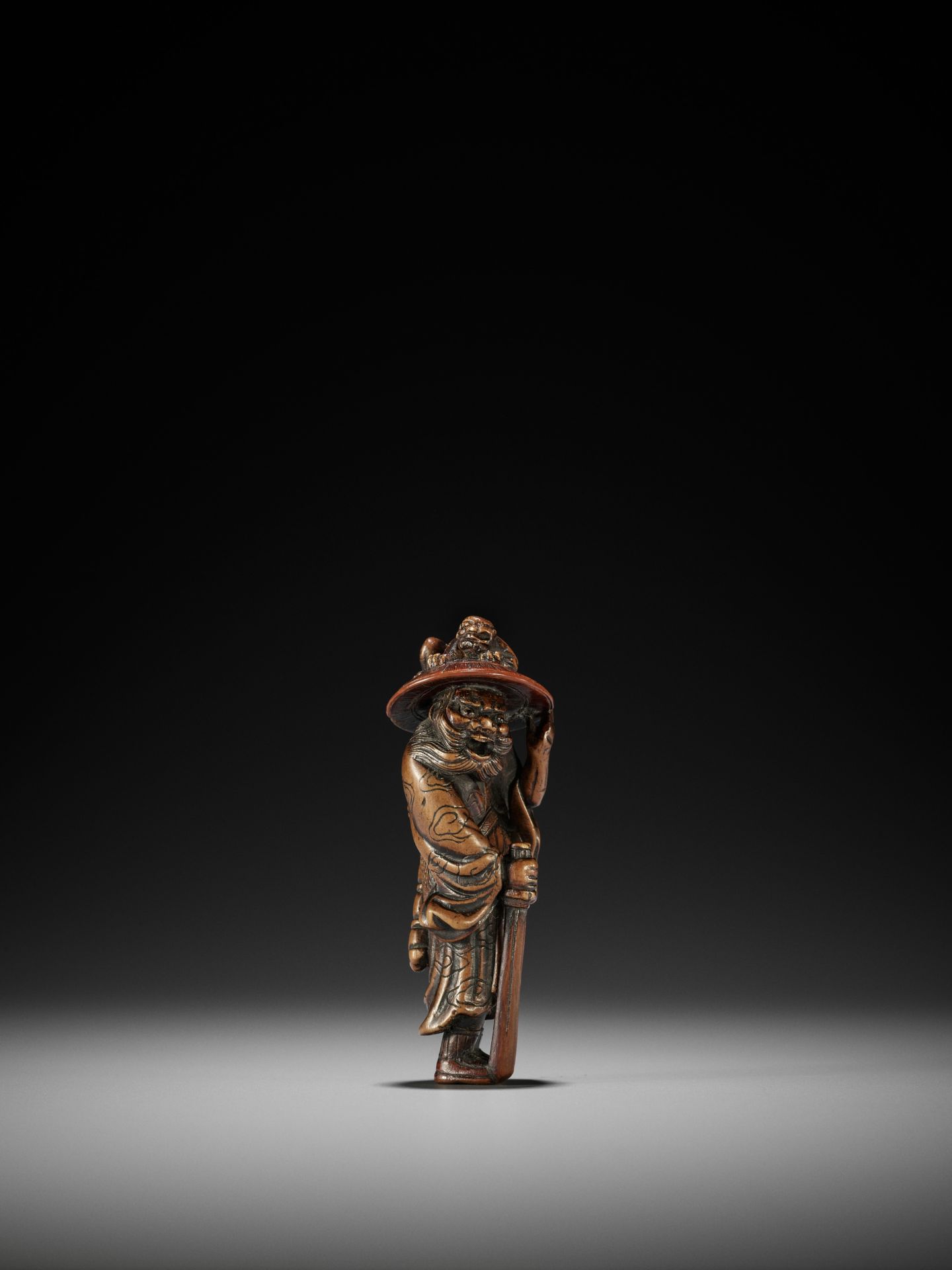 MITSUHARU: A SUPERB WOOD NETSUKE OF SHOKI AND ONI - Bild 7 aus 12