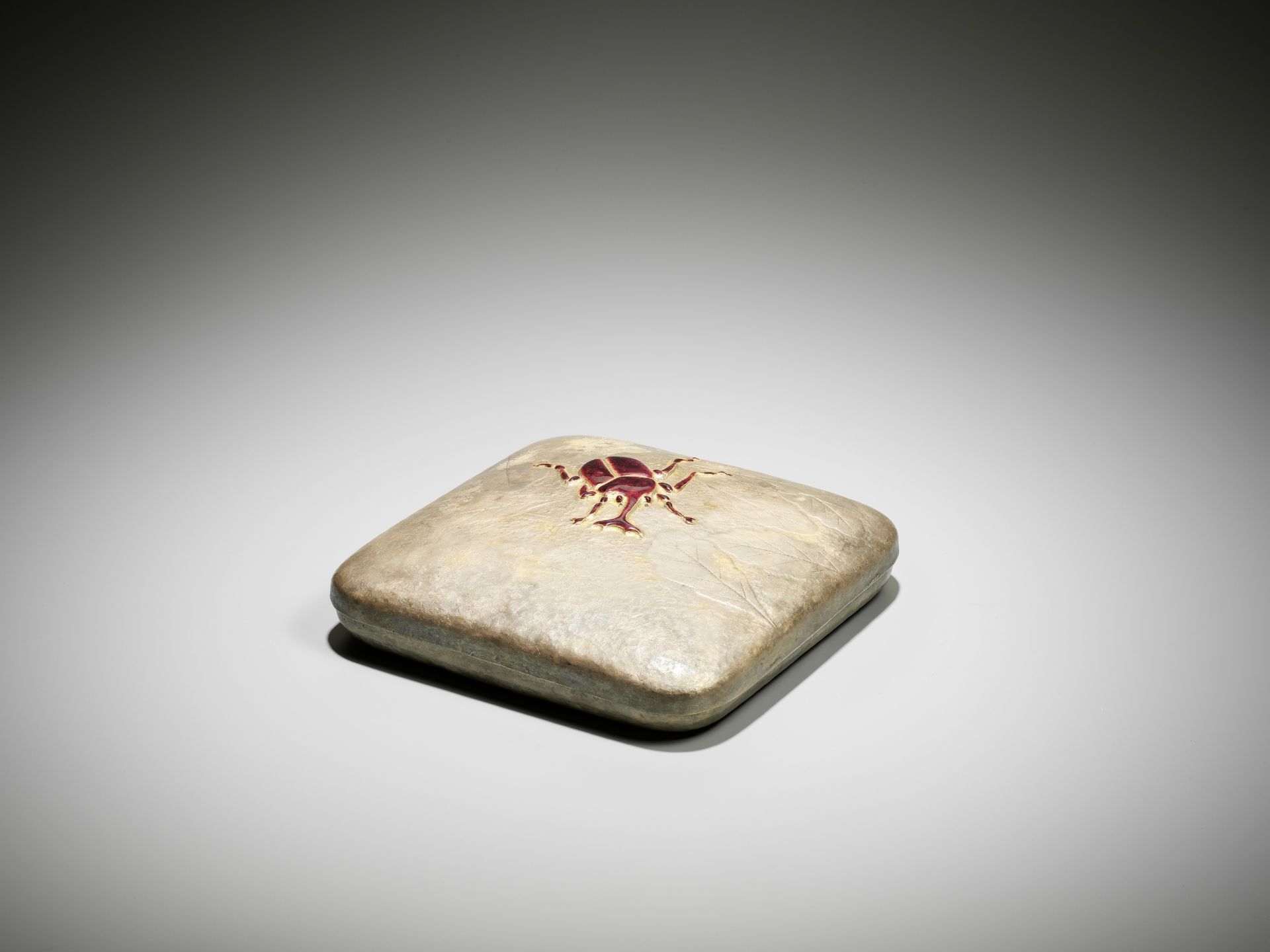 SANO HIROSHI: A CERAMIC-INLAID SILVERED-METAL BOX AND COVER WITH A STAG BEETLE - Image 2 of 12