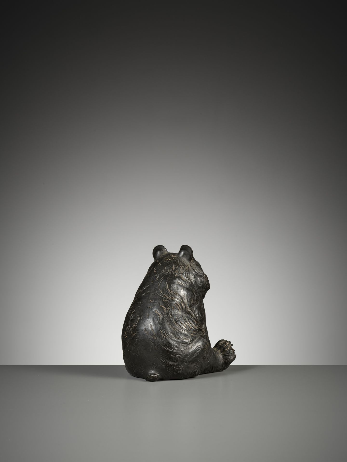 OMORI MITSUMOTO: A RARE AND CHARMING BRONZE OKIMONO OF A BEAR - Bild 8 aus 11