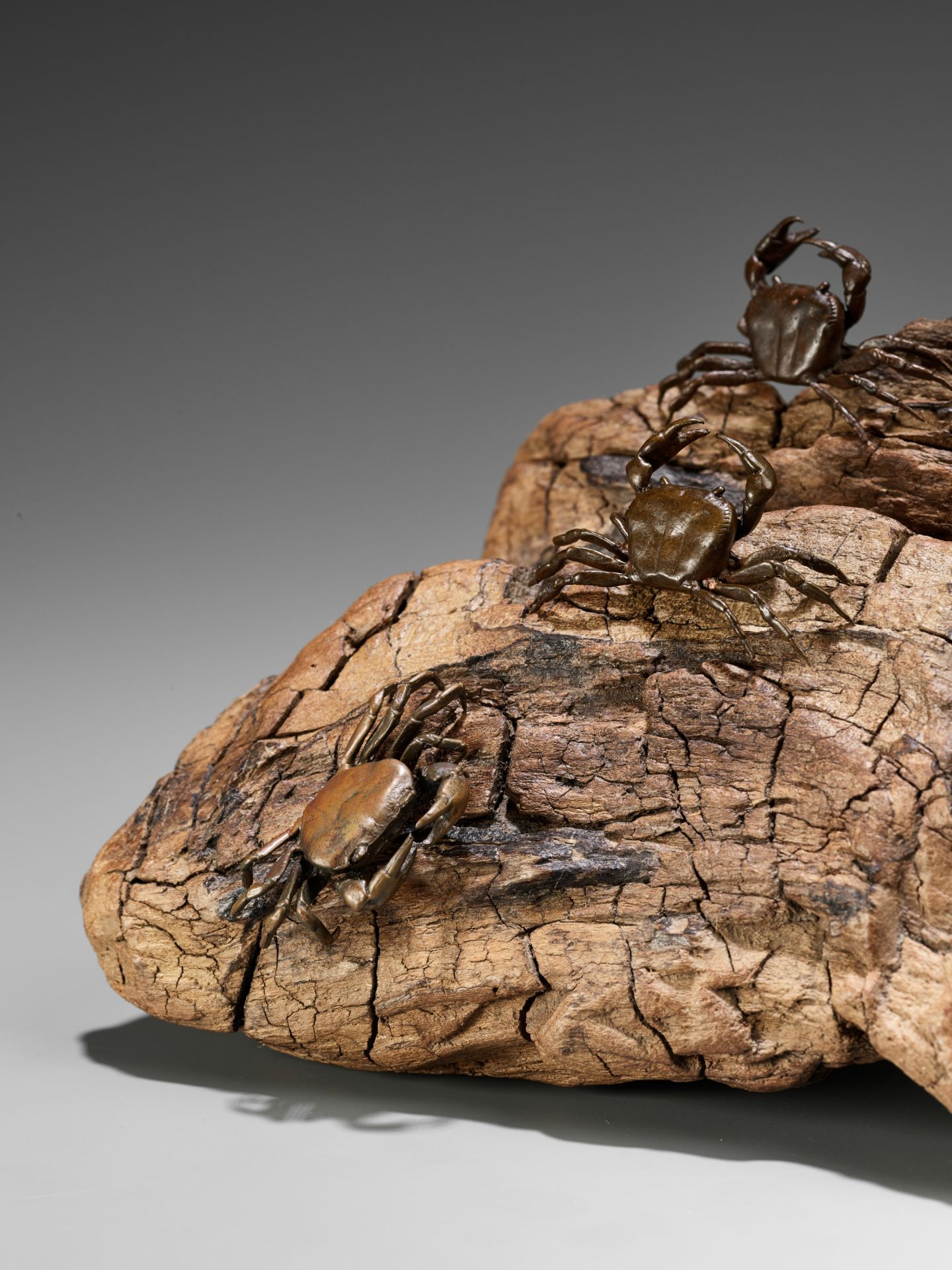 AN UNUSUAL BRONZE AND ROOTWOOD OKIMONO OF A CRAB ROCK - Image 3 of 8