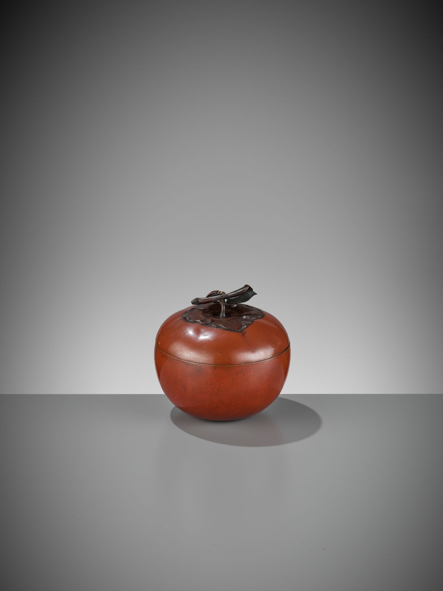 A BRONZE PERSIMMON-FORM INCENSE BOX AND COVER - Image 5 of 9