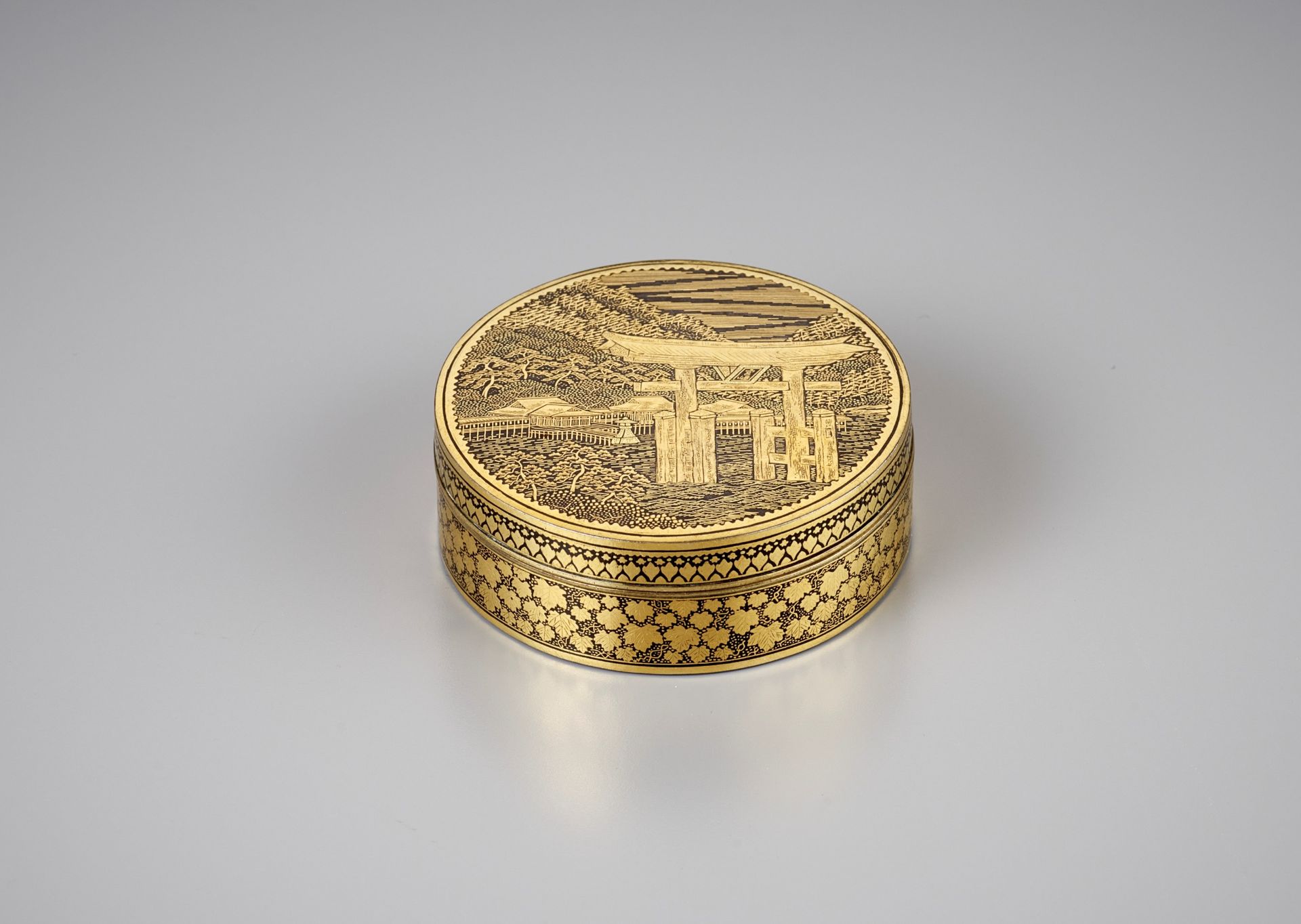 KOMAI: A FINE GILT MINIATURE BOX AND COVER