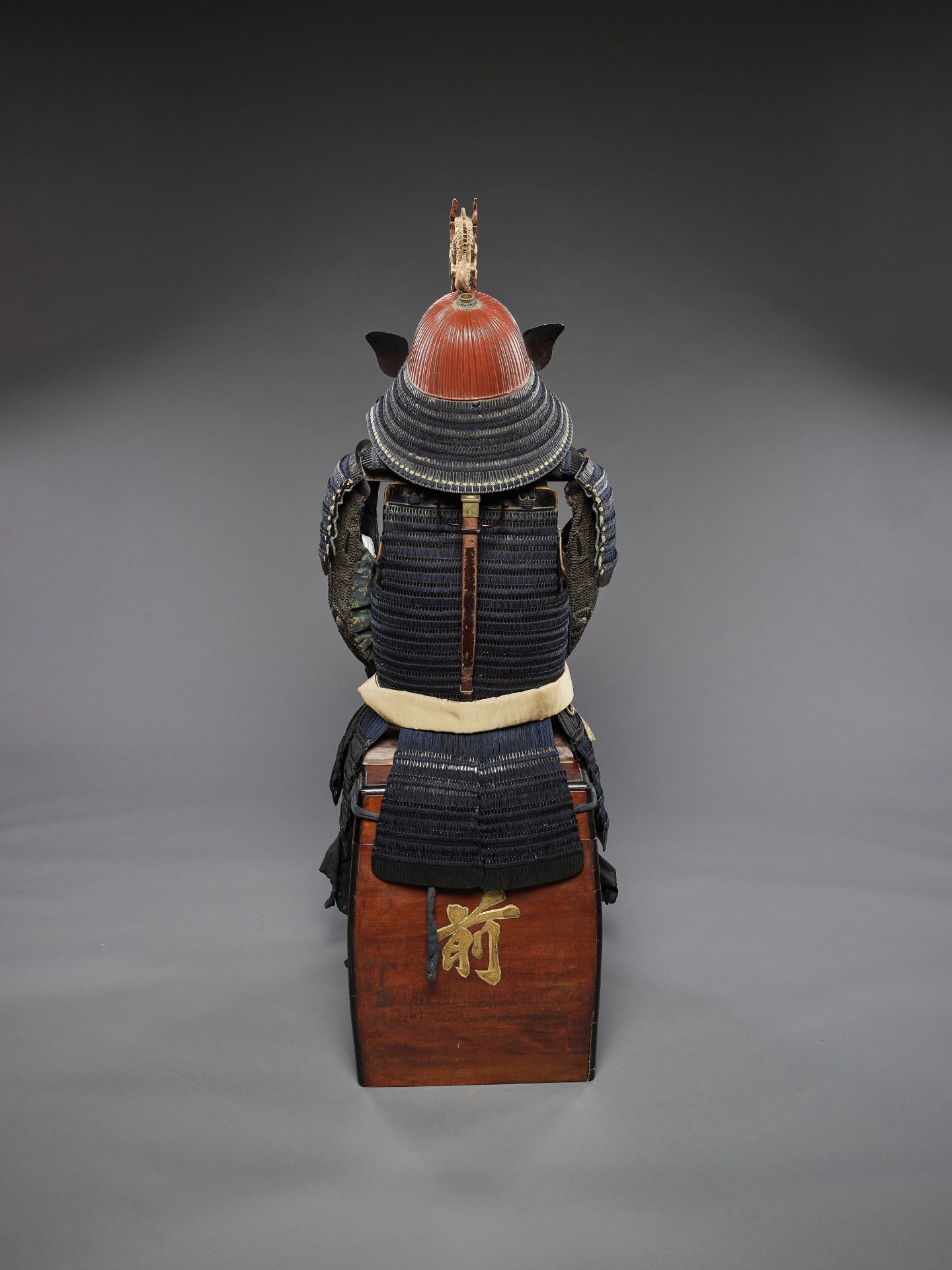 A SUIT OF ARMOR WITH SUJIBACHI KABUTO AND LARGE DRAGON MAEDATE - Image 7 of 8