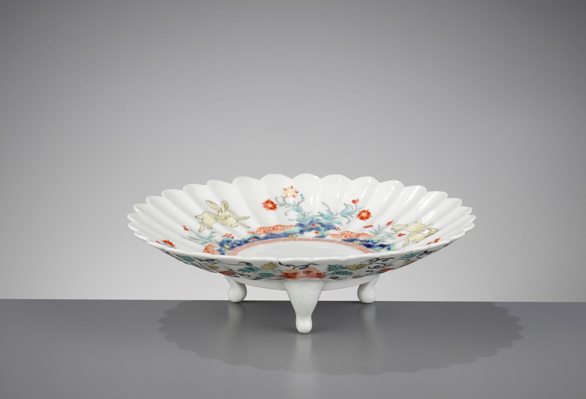 A VERY RARE 'MOON RABBIT' KAKIEMON TRIPOD CHRYSANTHEMUM-FORM DISH