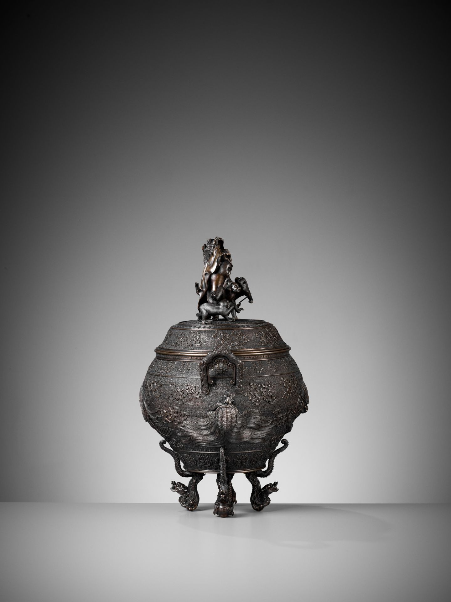 OSHIMA JOUN: A SUPERB AND LARGE BRONZE KORO AND COVER WITH MYTHICAL BEASTS AND SHISHIMAI MONKEYS - Image 11 of 15