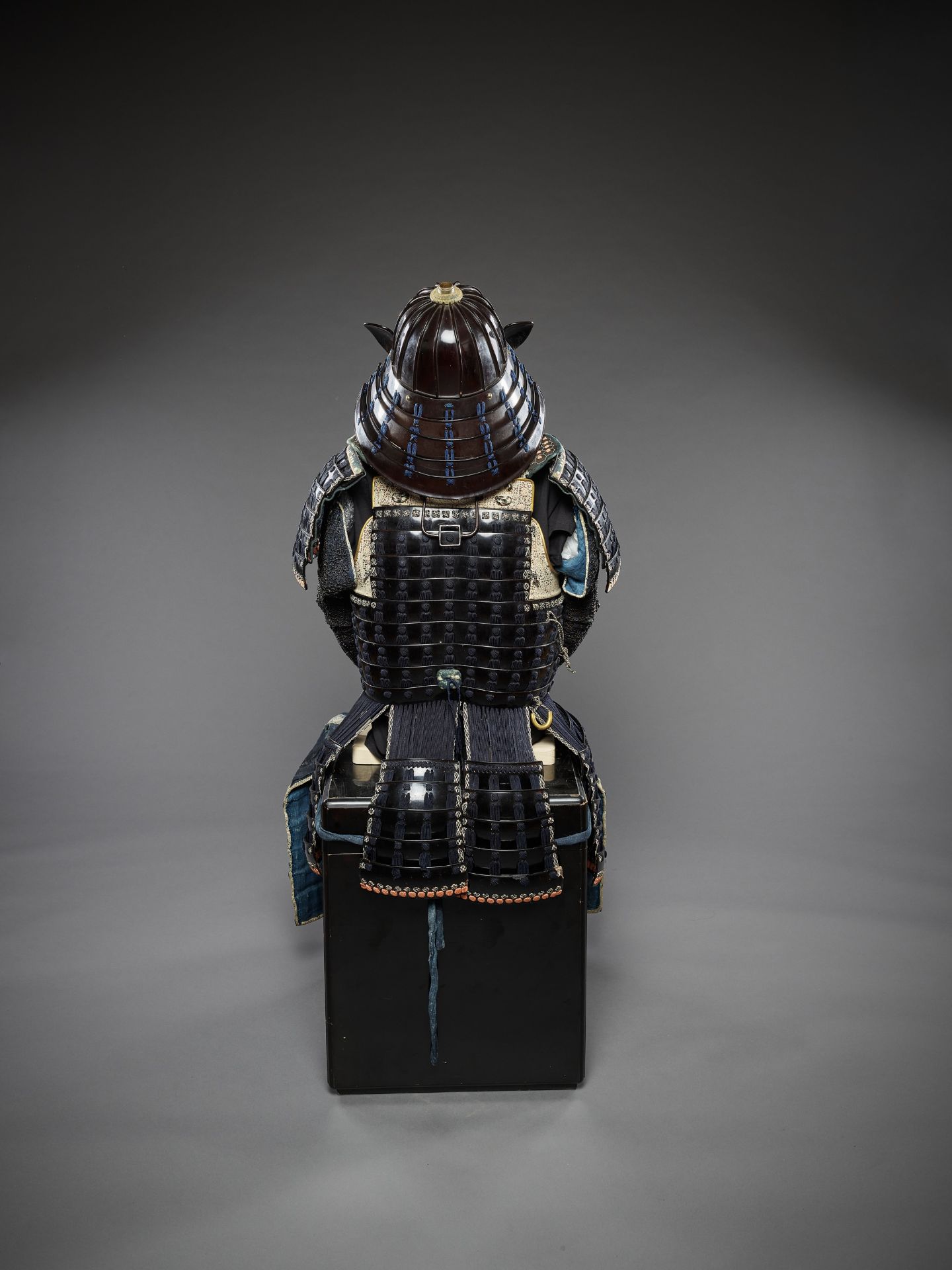 A SUIT OF ARMOR WITH SUJIBACHI KABUTO - Image 6 of 8