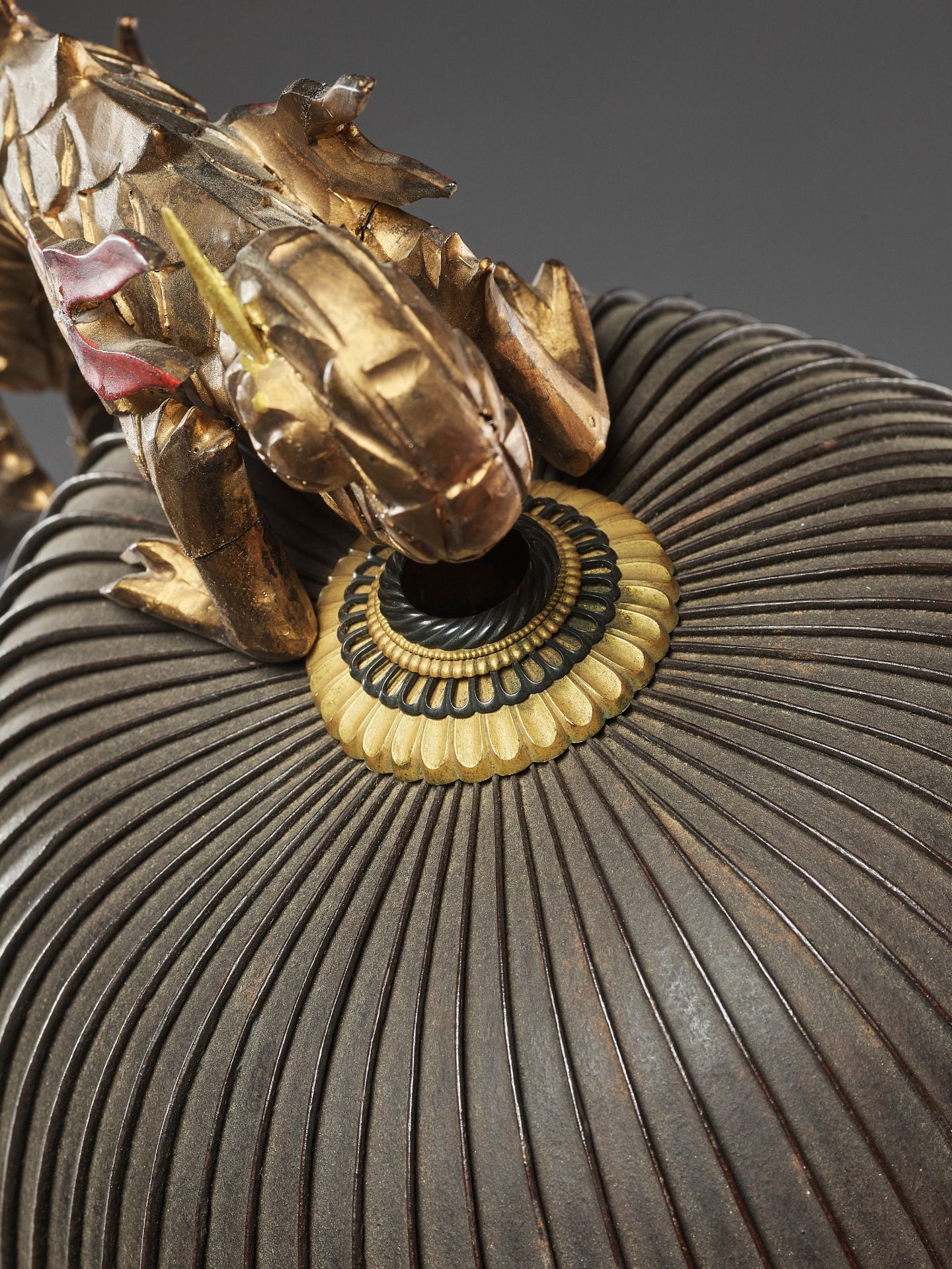 A SUJIBACHI KABUTO WITH DRAGON MAEDATE - Image 4 of 10