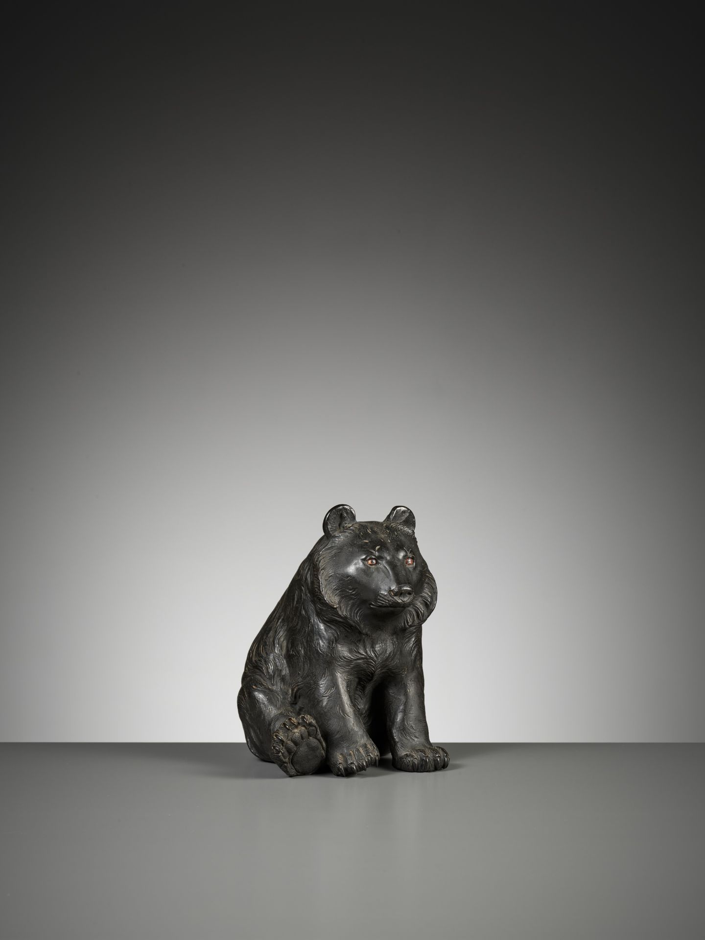 OMORI MITSUMOTO: A RARE AND CHARMING BRONZE OKIMONO OF A BEAR - Bild 4 aus 11