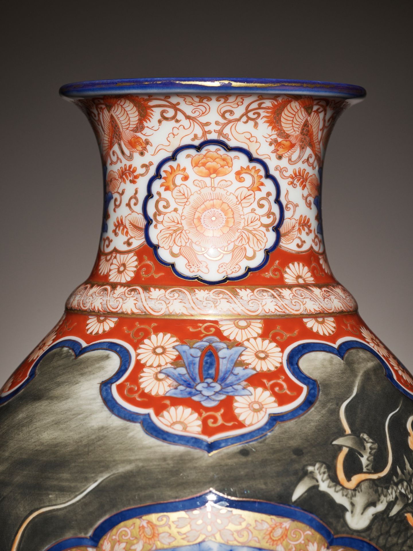 AN IMPRESSIVE KORANSHA FUKUGAWA VASE WITH TEKKAI SENNIN AND DRAGONS - Image 4 of 10