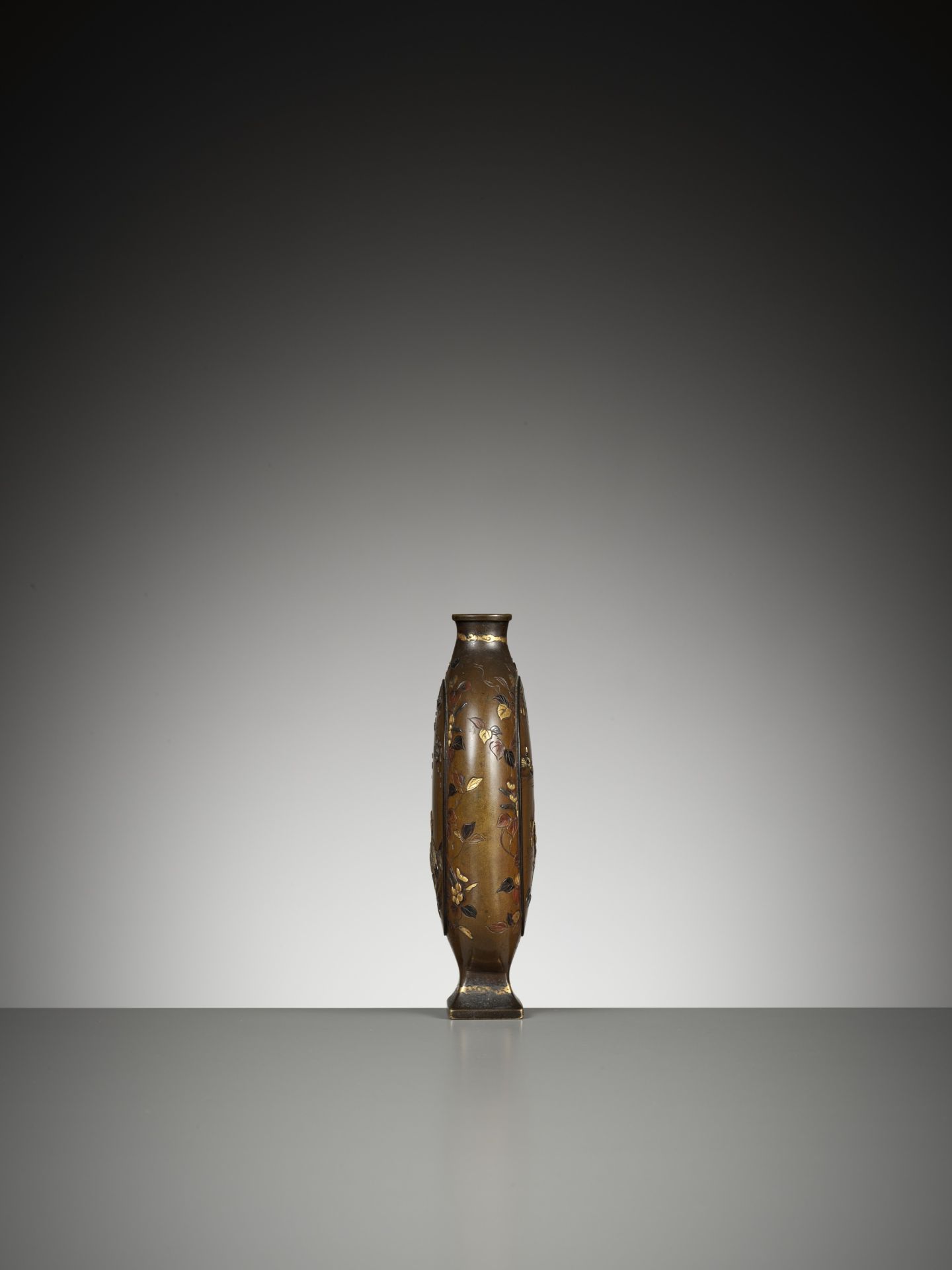 NOGAWA : A FINE PARCEL-GILT AND INLAID BRONZE 'CORMORANT FISHERMEN' MOON FLASK - Image 5 of 10