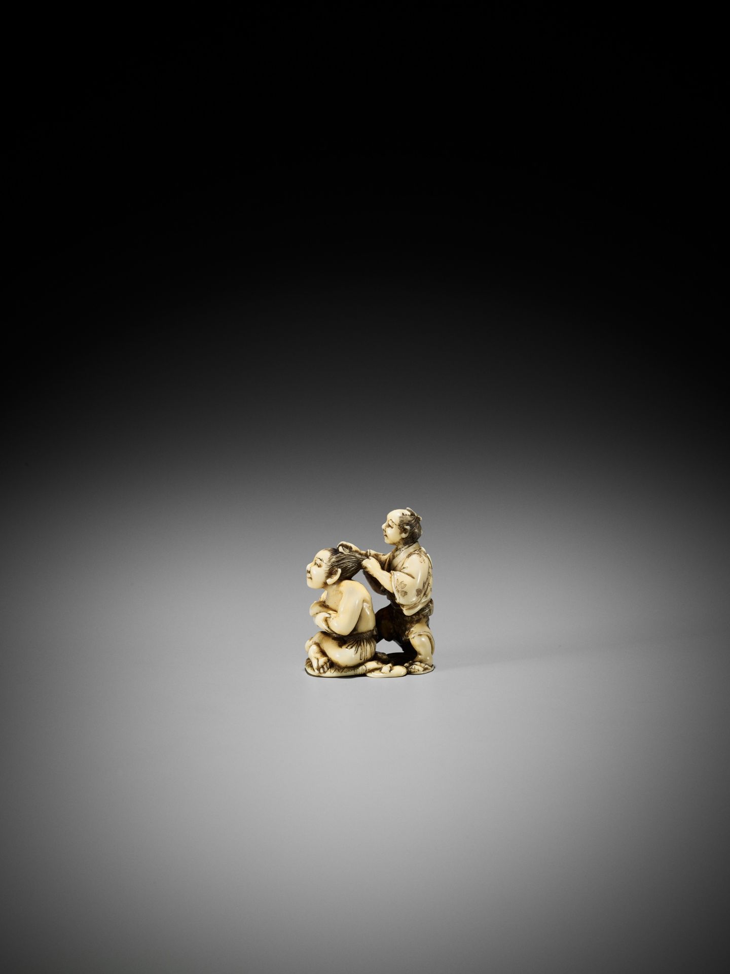 GYOKUSAI: A RARE IVORY NETSUKE OF A SUMO WRESTLER AND HAIRDRESSER - Image 3 of 9