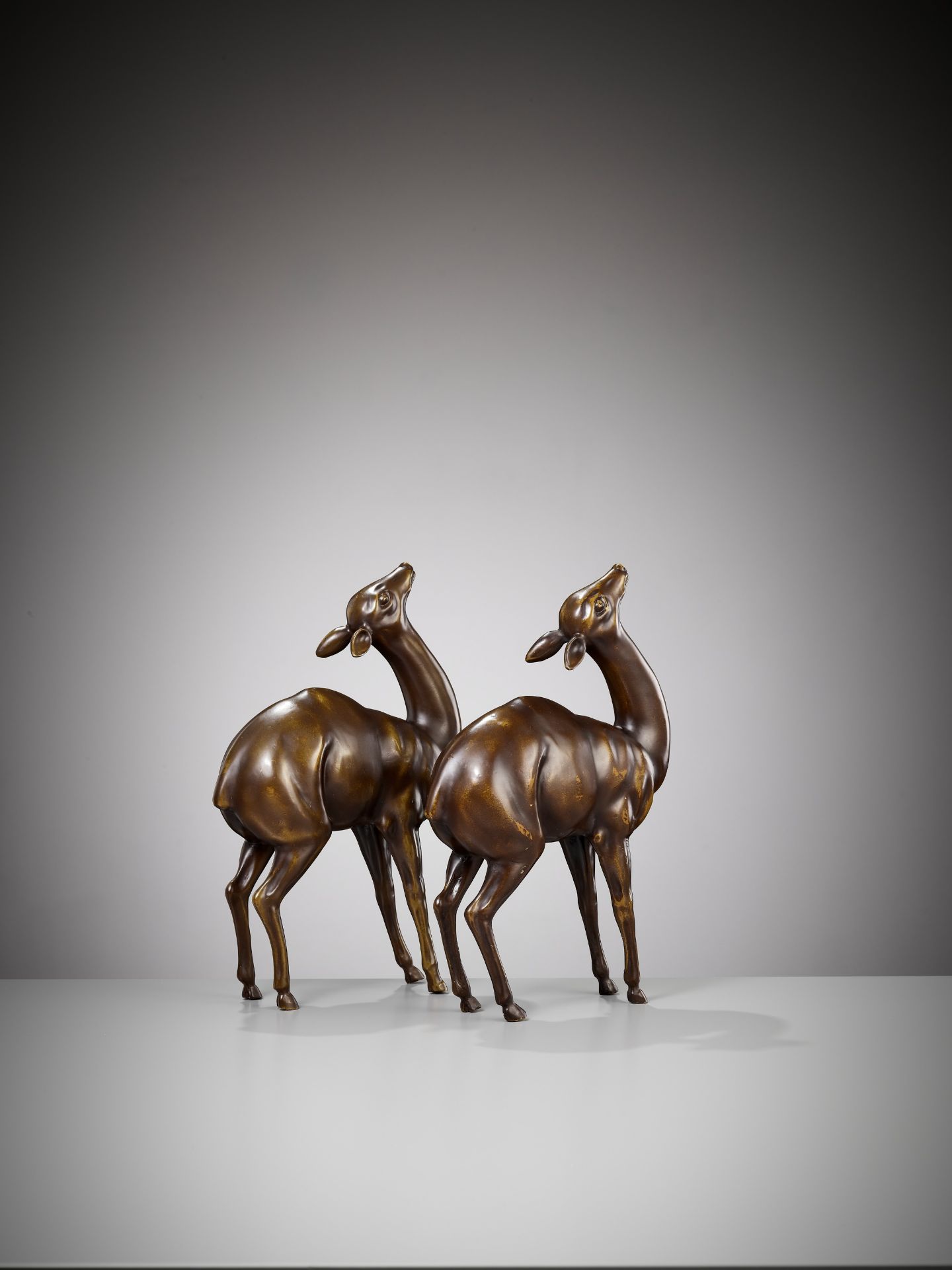 A PAIR OF FINE BRONZE OKIMONO OF DEER - Bild 5 aus 8