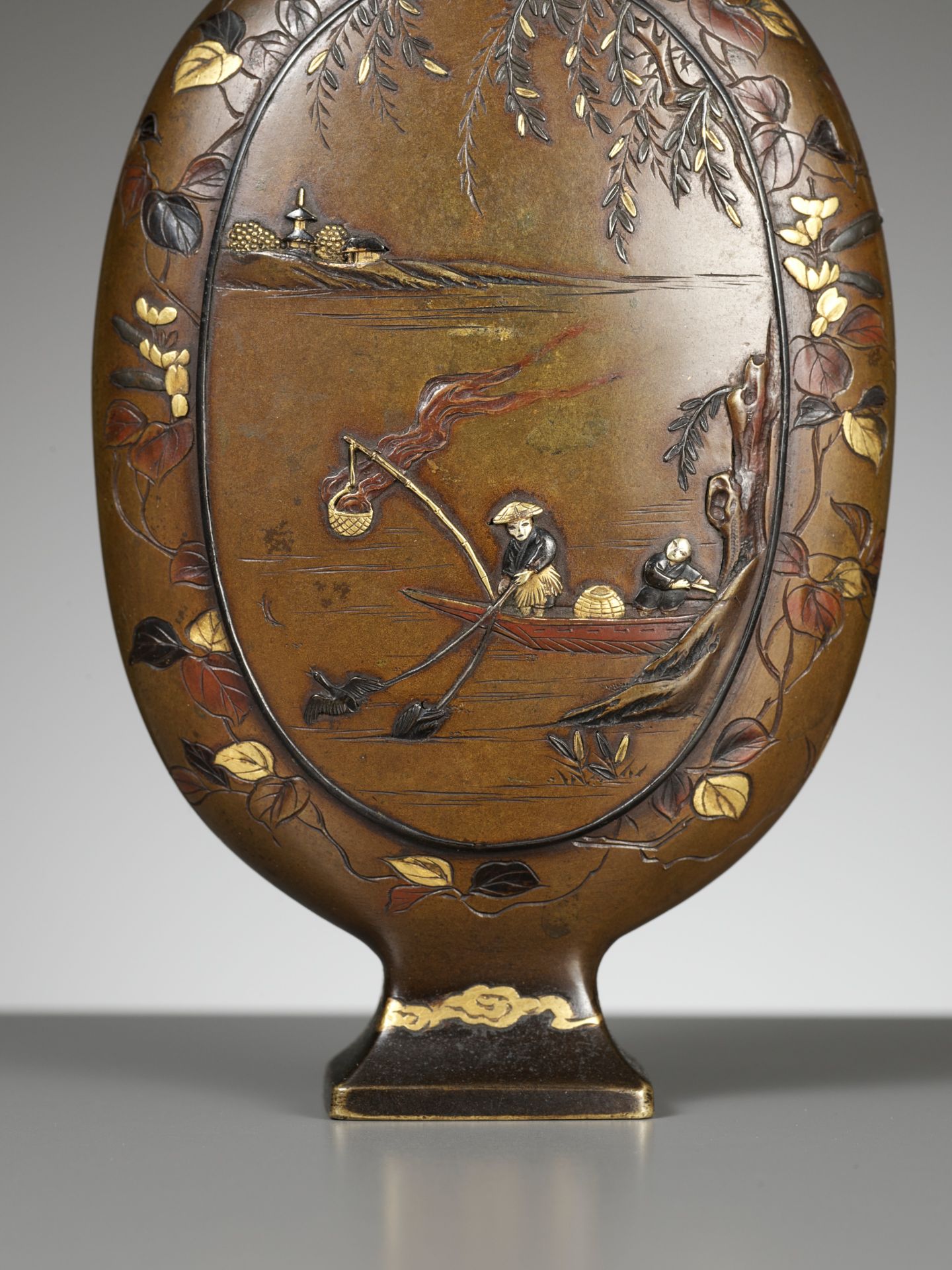 NOGAWA : A FINE PARCEL-GILT AND INLAID BRONZE 'CORMORANT FISHERMEN' MOON FLASK - Image 7 of 10