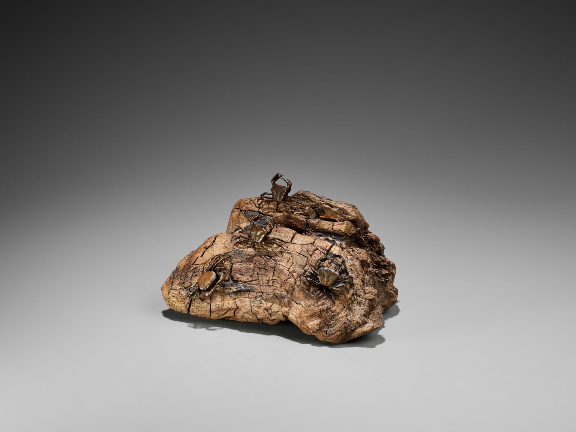 AN UNUSUAL BRONZE AND ROOTWOOD OKIMONO OF A CRAB ROCK - Image 5 of 8