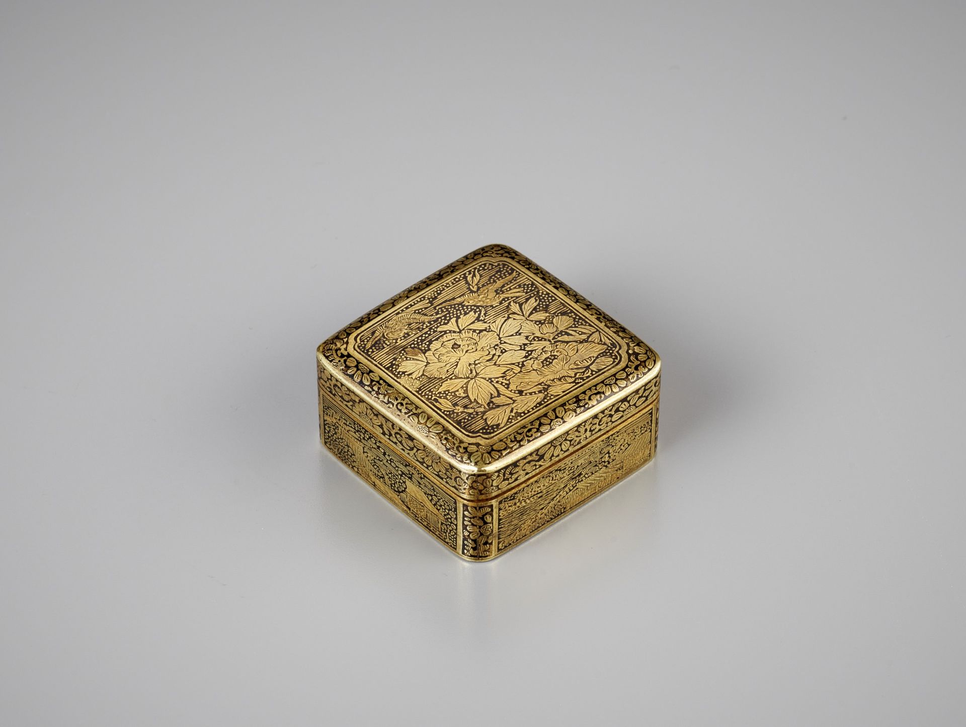 A GILT KOMAI-STYLE MINIATURE BOX